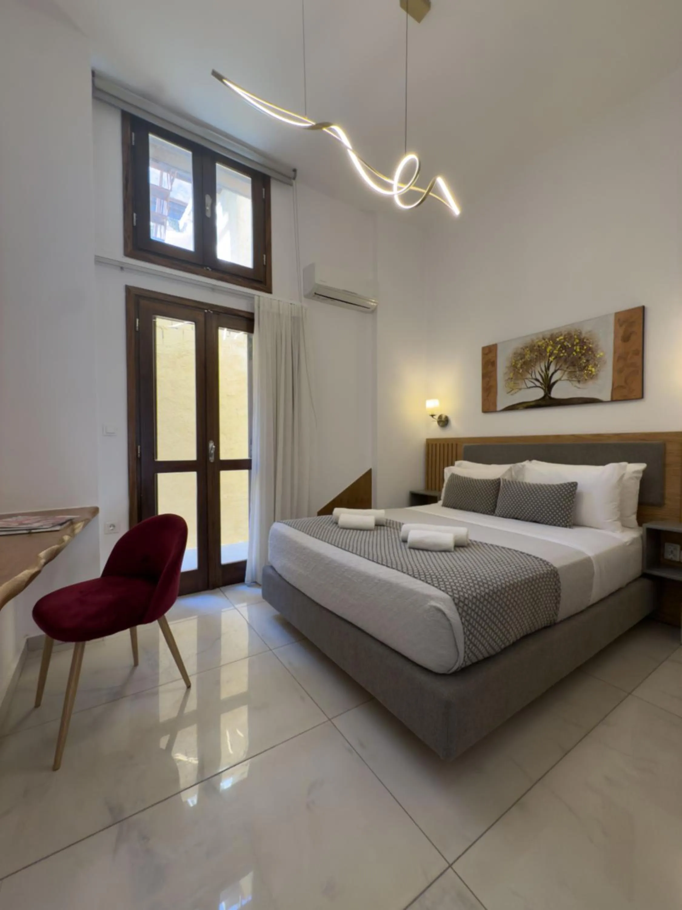 Bedroom, Bed in Deluxe Suites