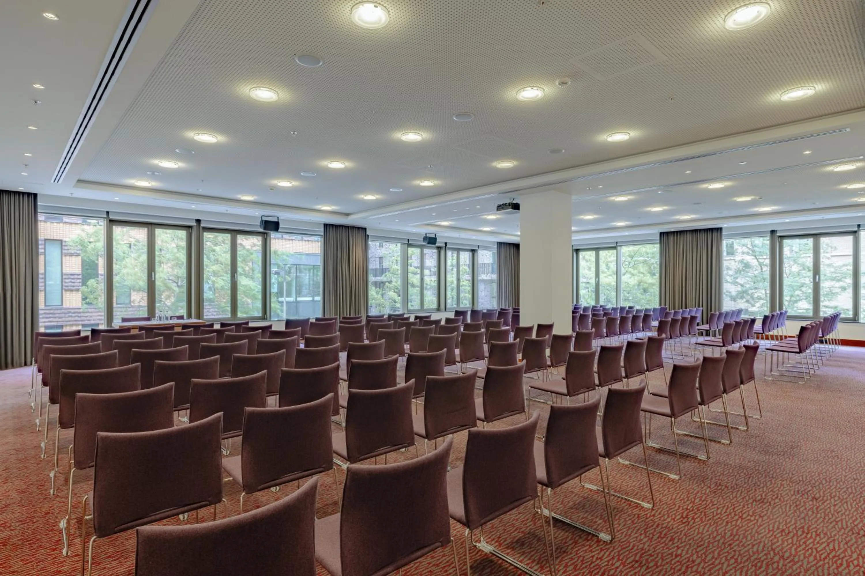 Meeting/conference room in Crowne Plaza Amsterdam - South by IHG