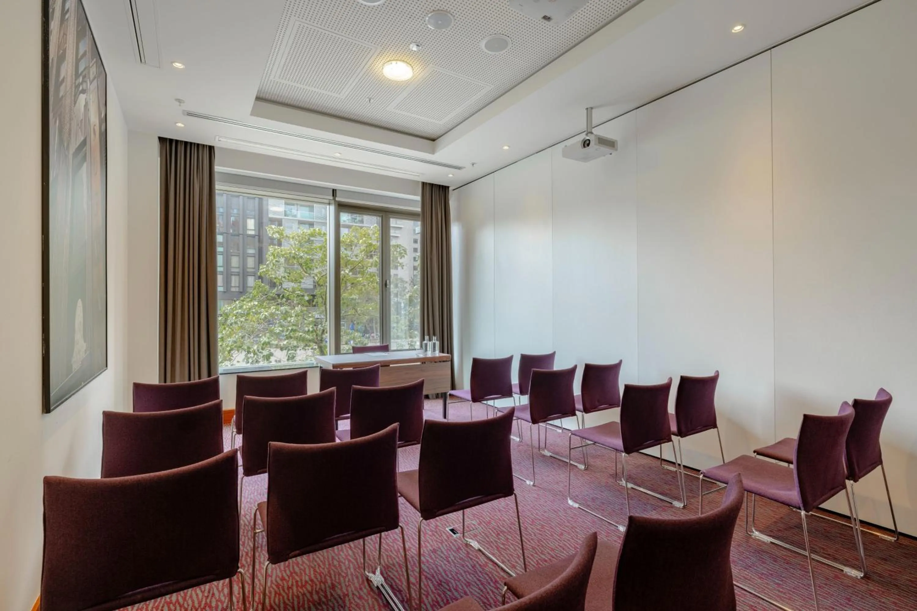 Meeting/conference room in Crowne Plaza Amsterdam - South by IHG