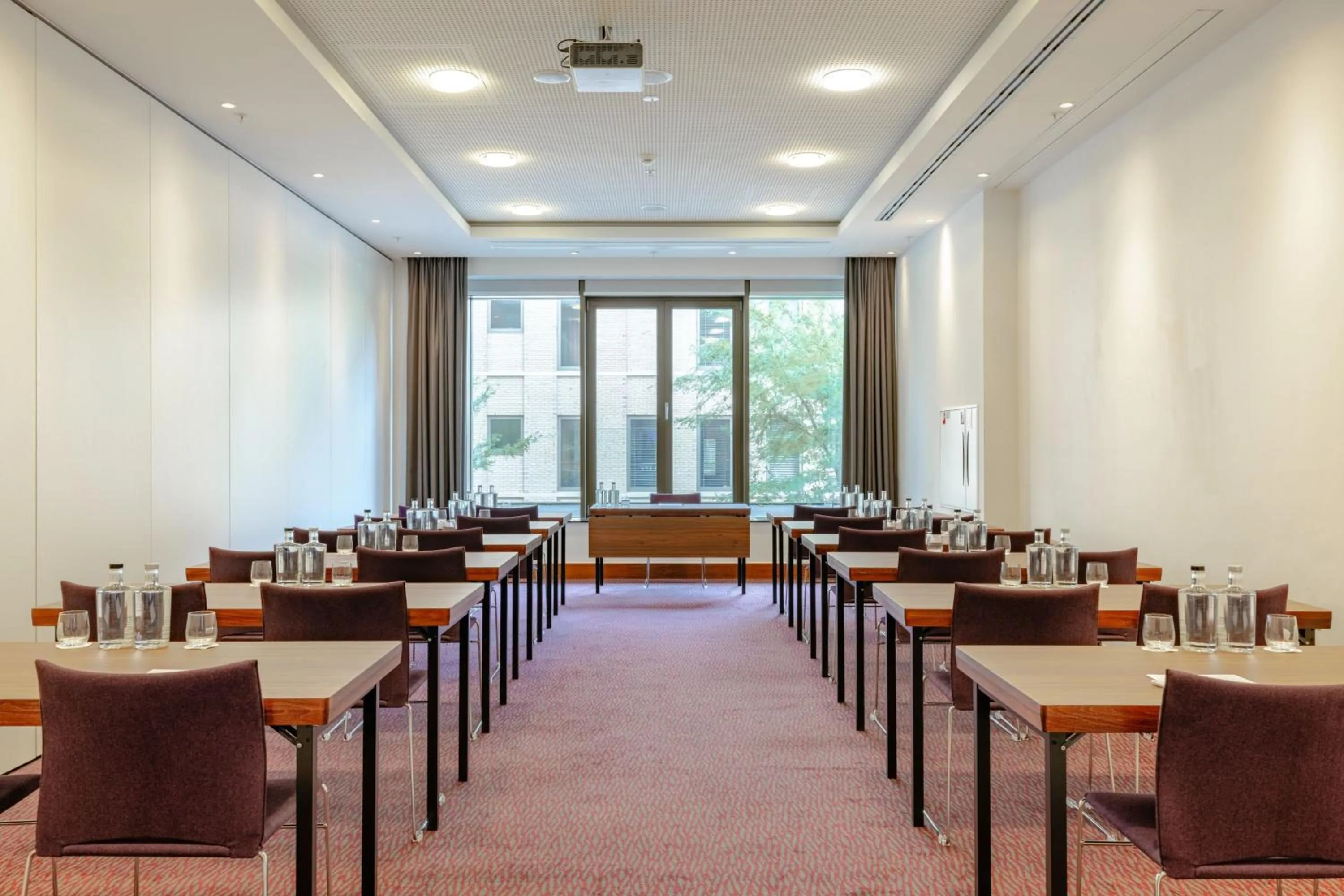 Meeting/conference room in Crowne Plaza Amsterdam - South by IHG
