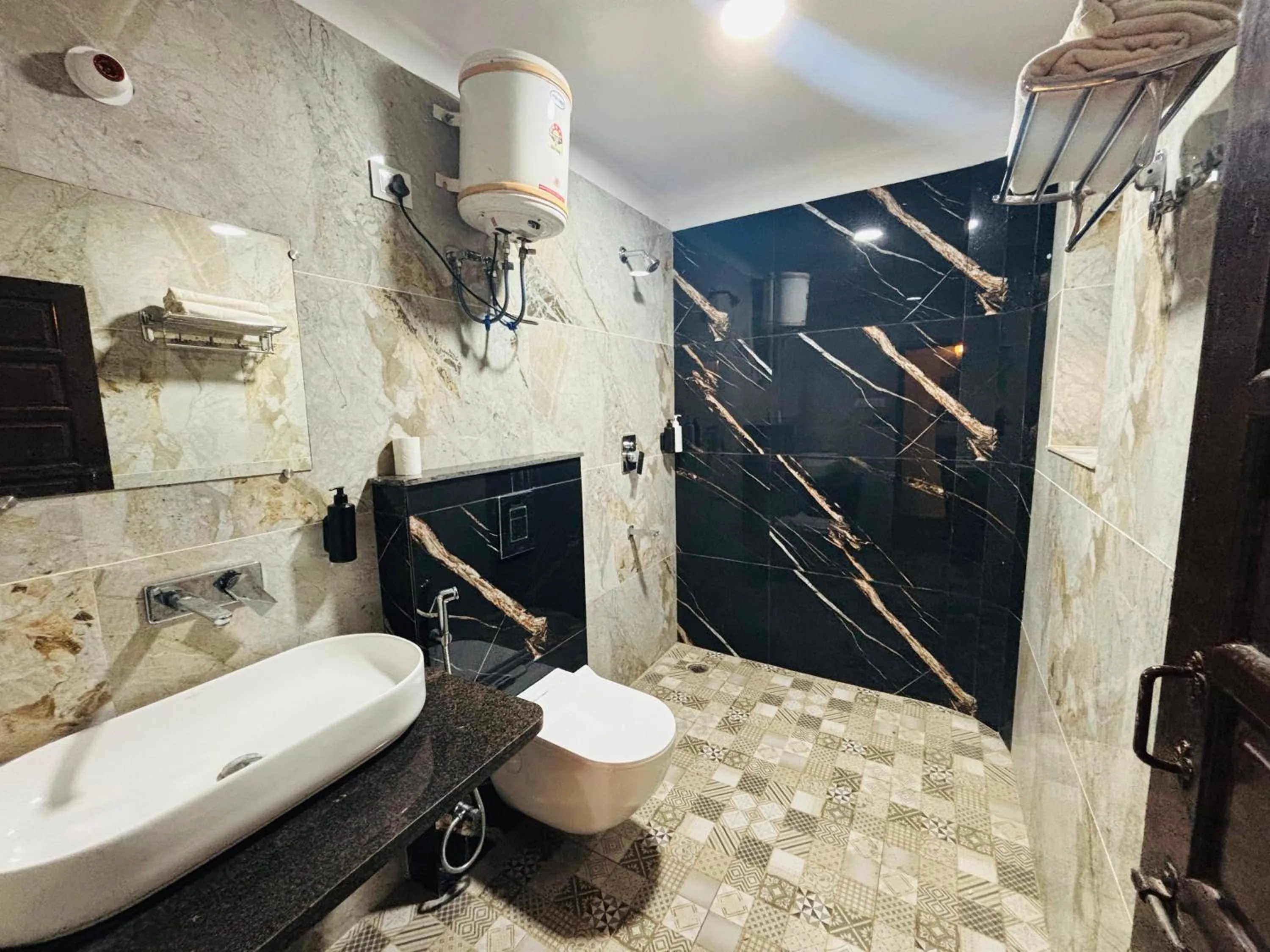 Shower in Sajjan Bagh Resort