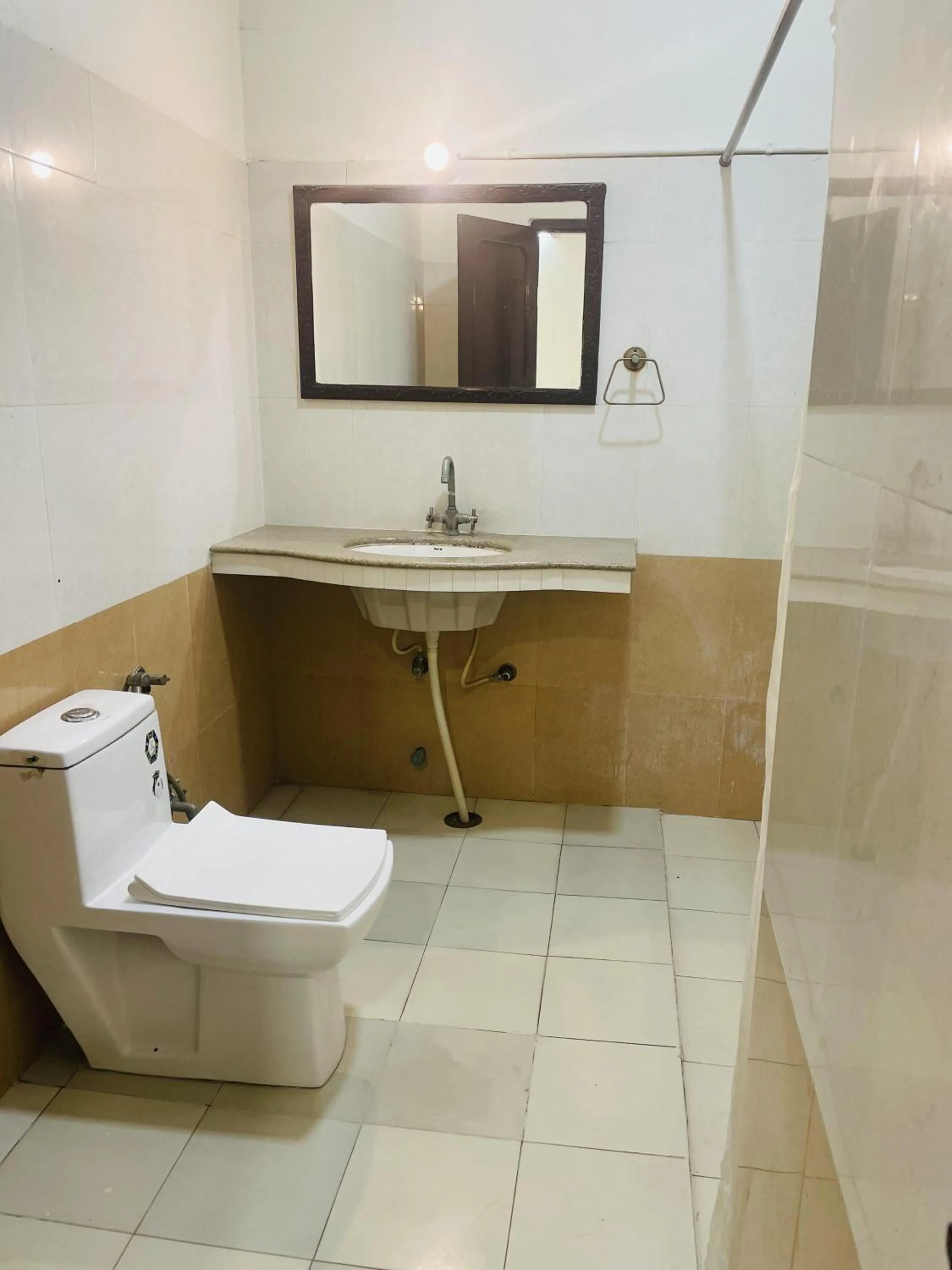 Shower in Sajjan Bagh Resort