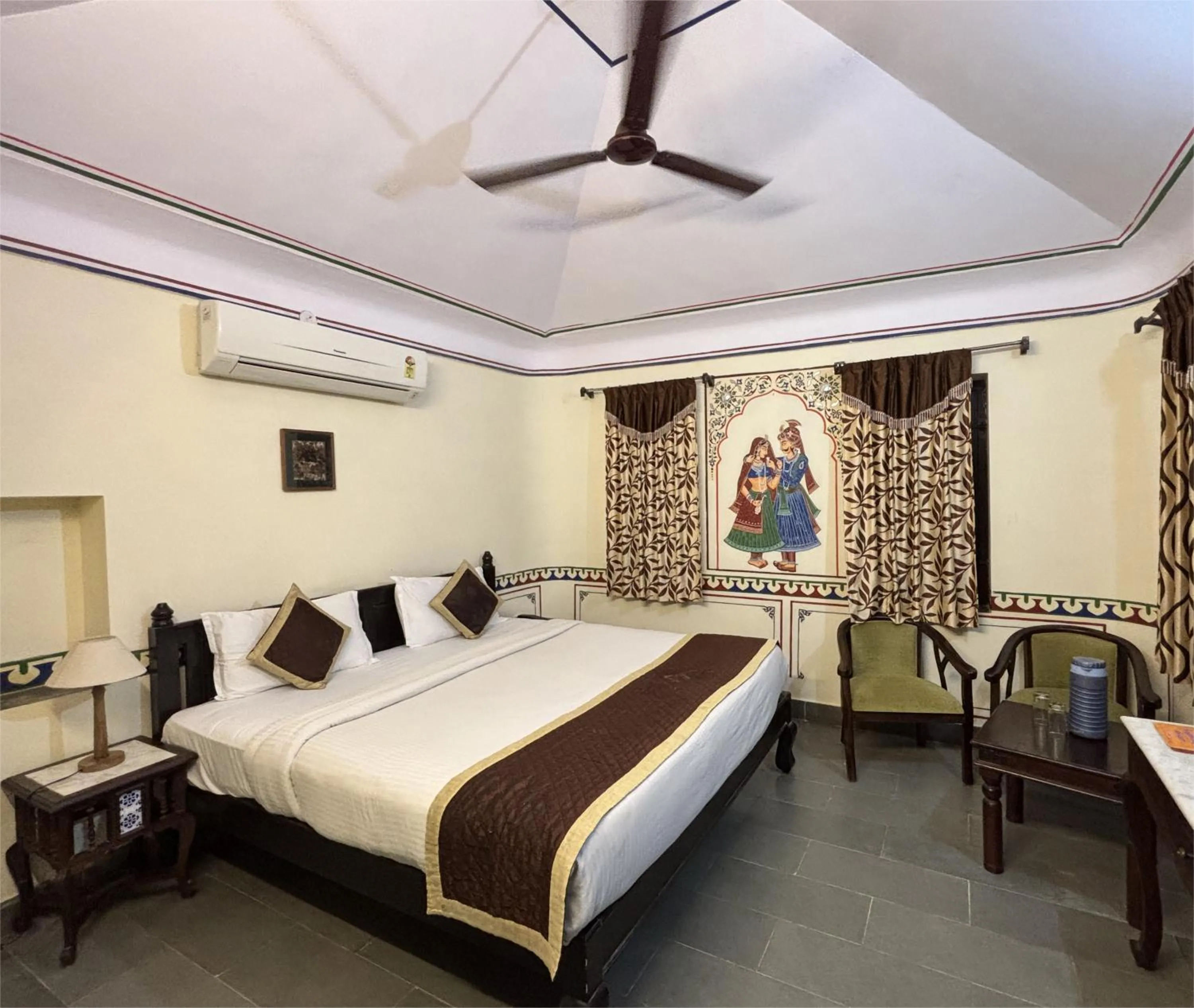 Bed in Sajjan Bagh Resort