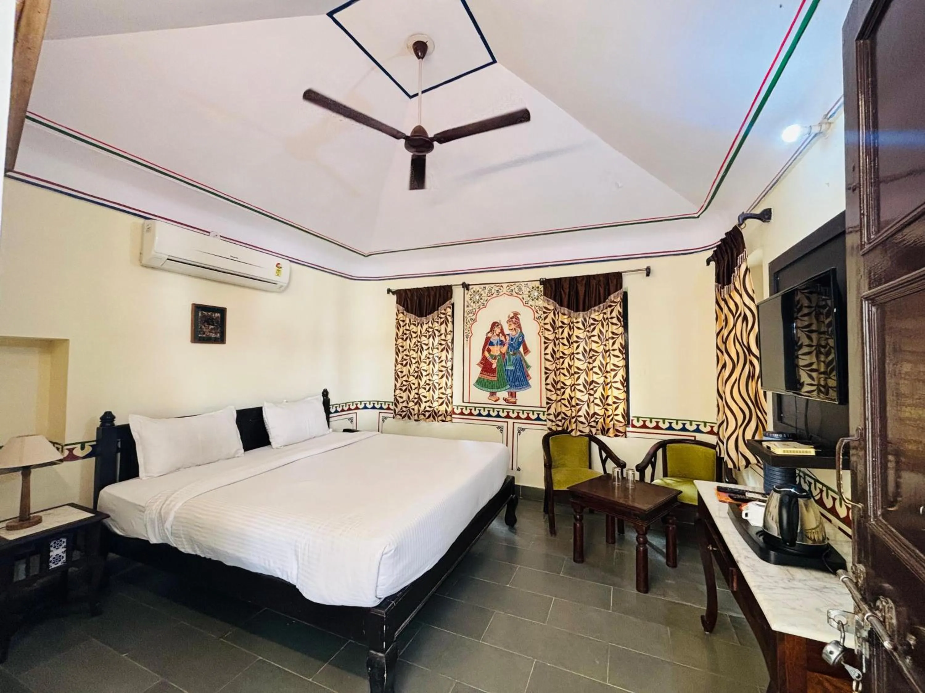 Bed in Sajjan Bagh Resort