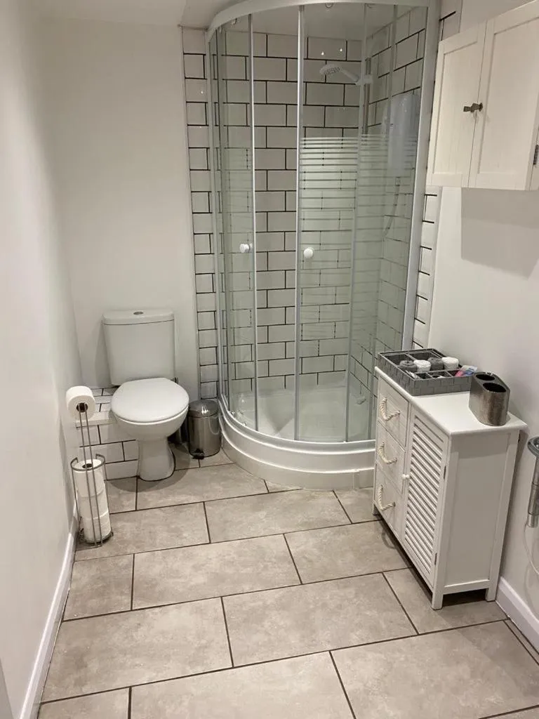 Bathroom in Star Apartment Ipswich, A Hidden Gem near the Waterfront