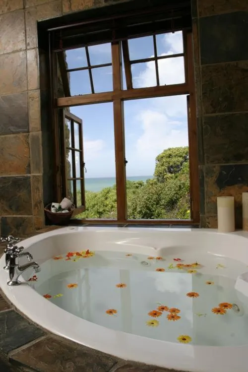 Bathroom in Agulhas Country Lodge