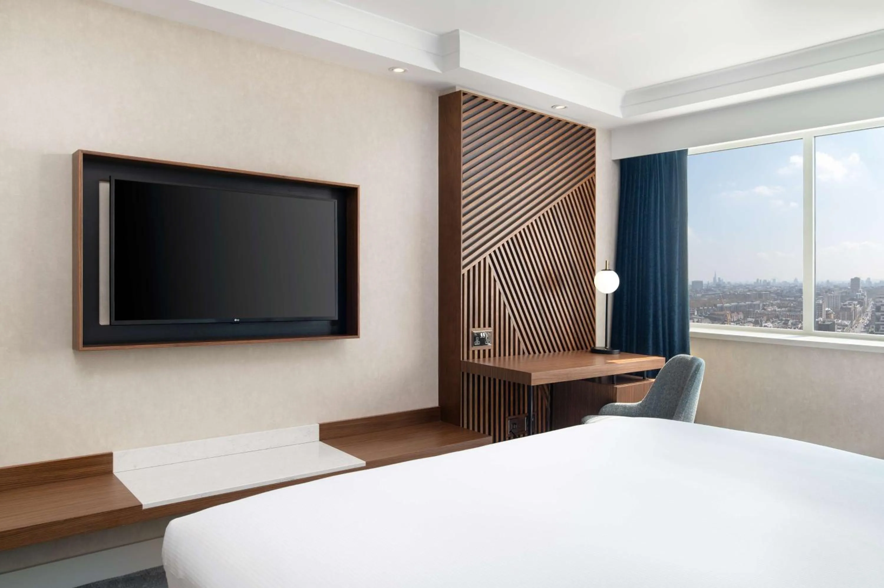 TV and multimedia, Bed in Hilton London Metropole
