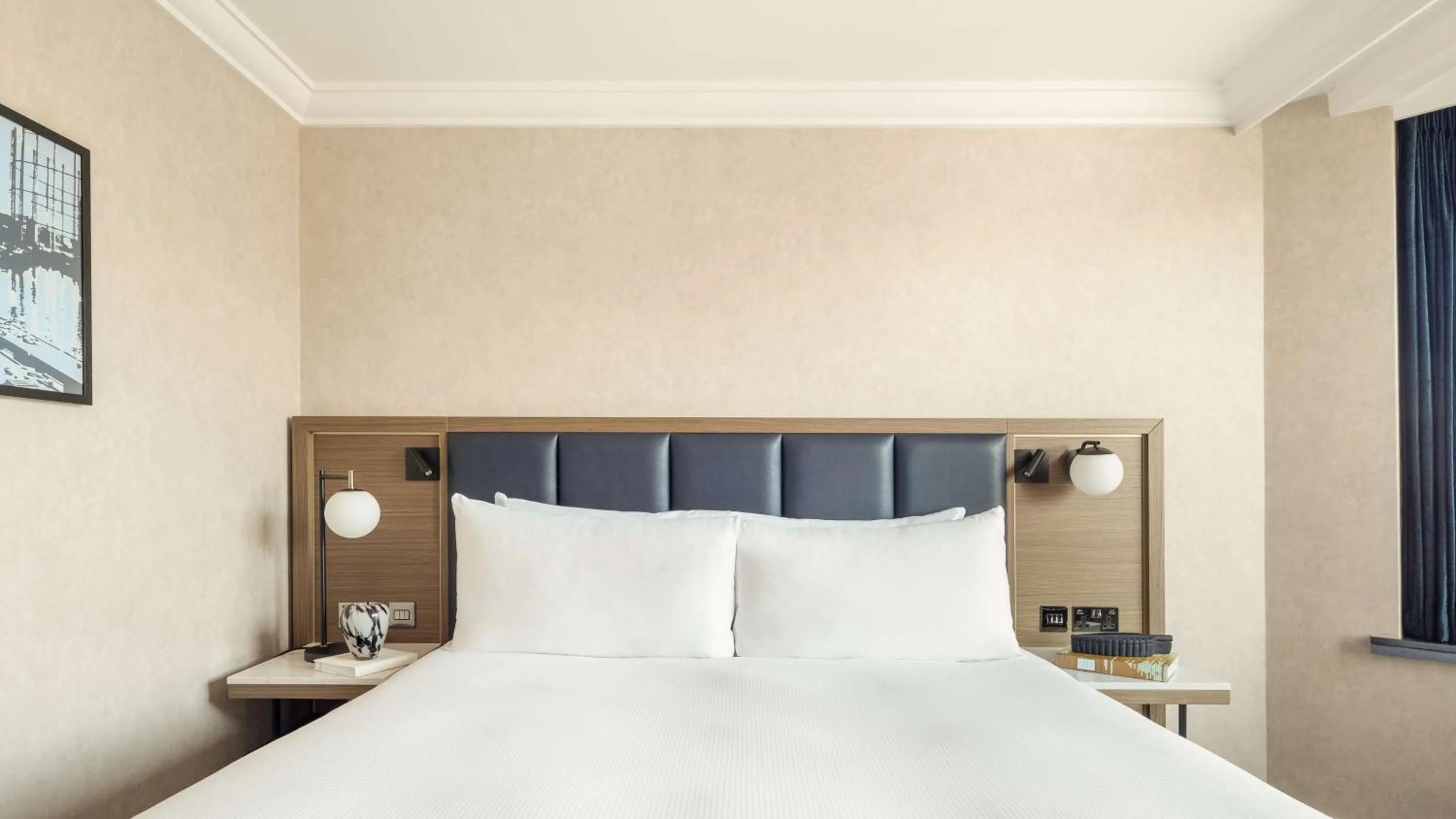 Bed in Hilton London Metropole