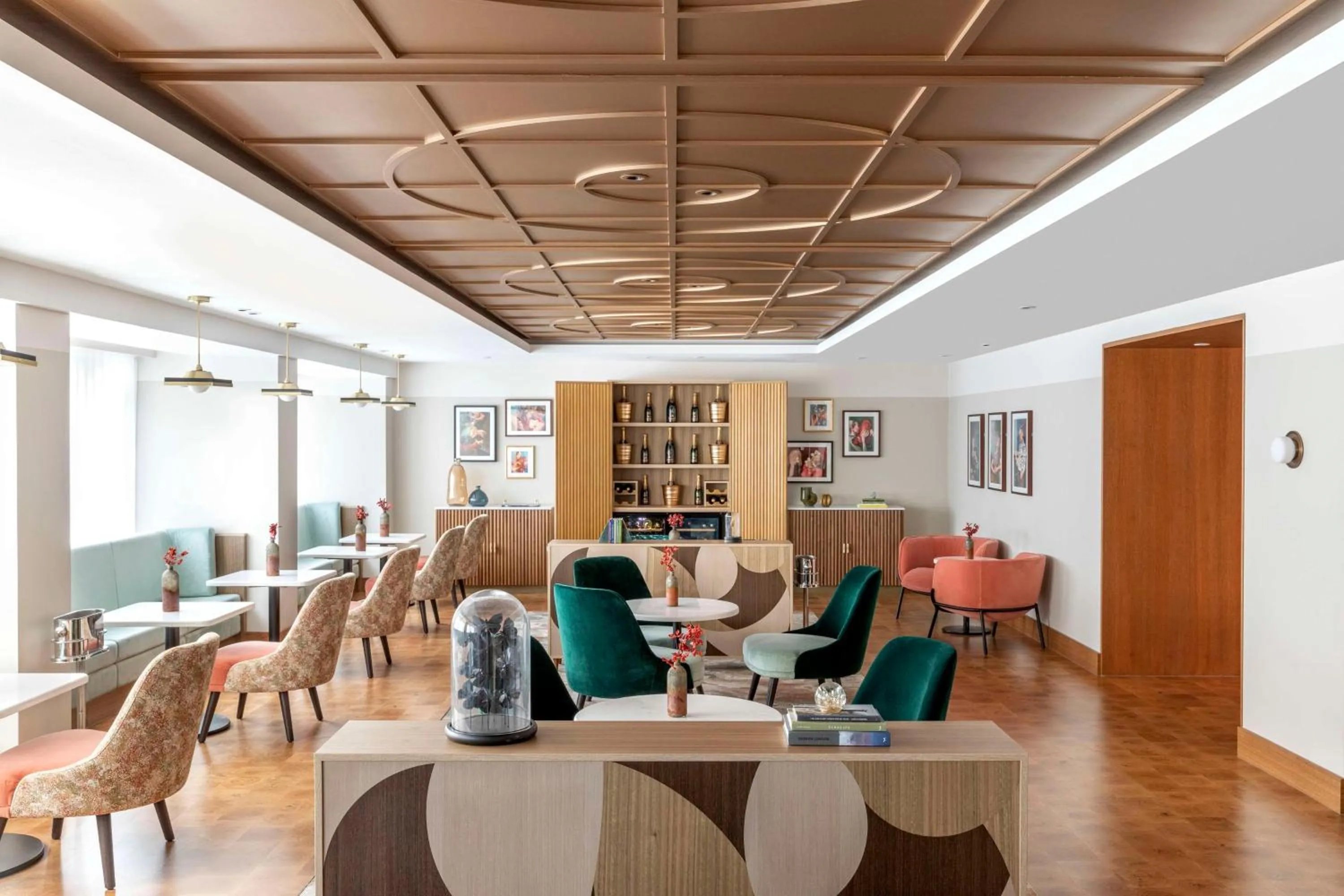 Restaurant/places to eat in Hilton London Metropole