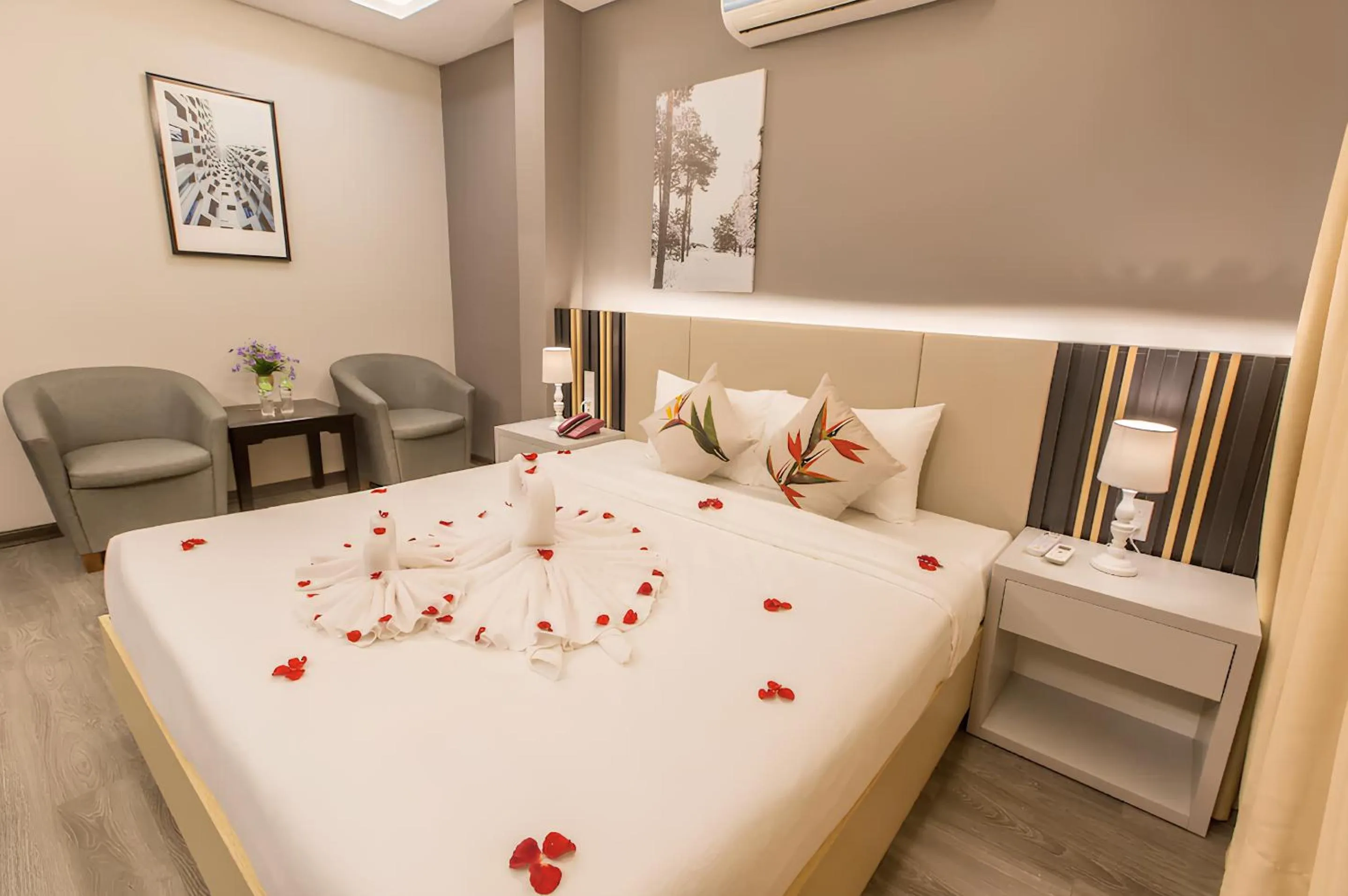 Bed in Binh Duong Resident Hotel