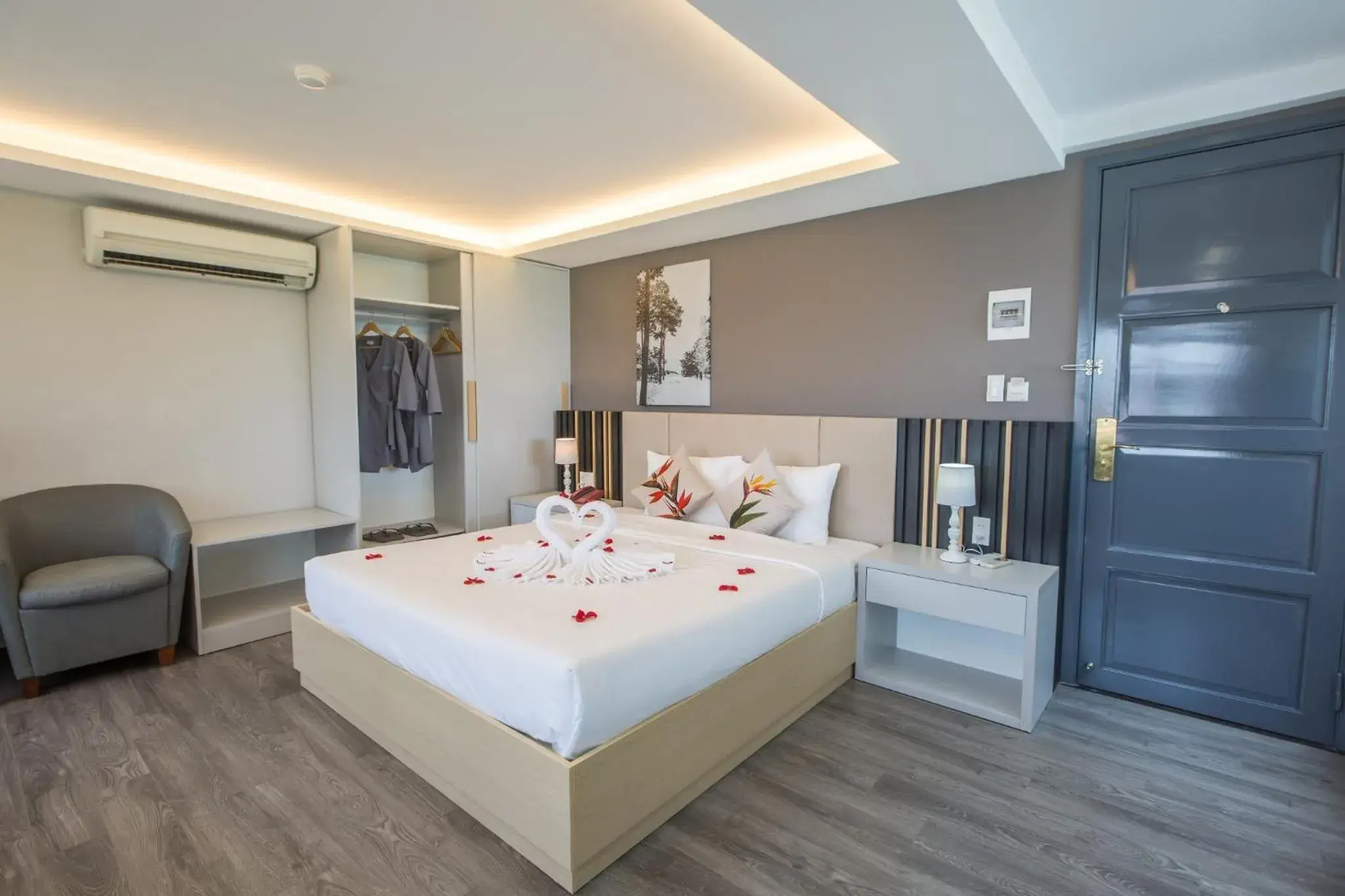 Queen Room with Garden View in Binh Duong Resident Hotel Queen Room with Garden View in Binh Duong Resident Hotel