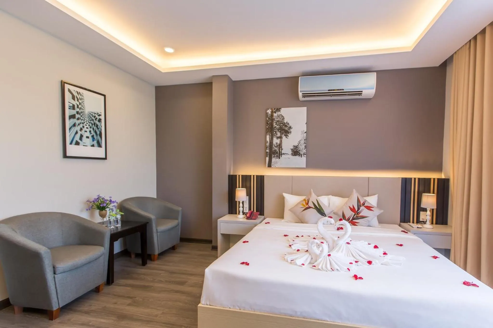 Bedroom, Bed in Binh Duong Resident Hotel