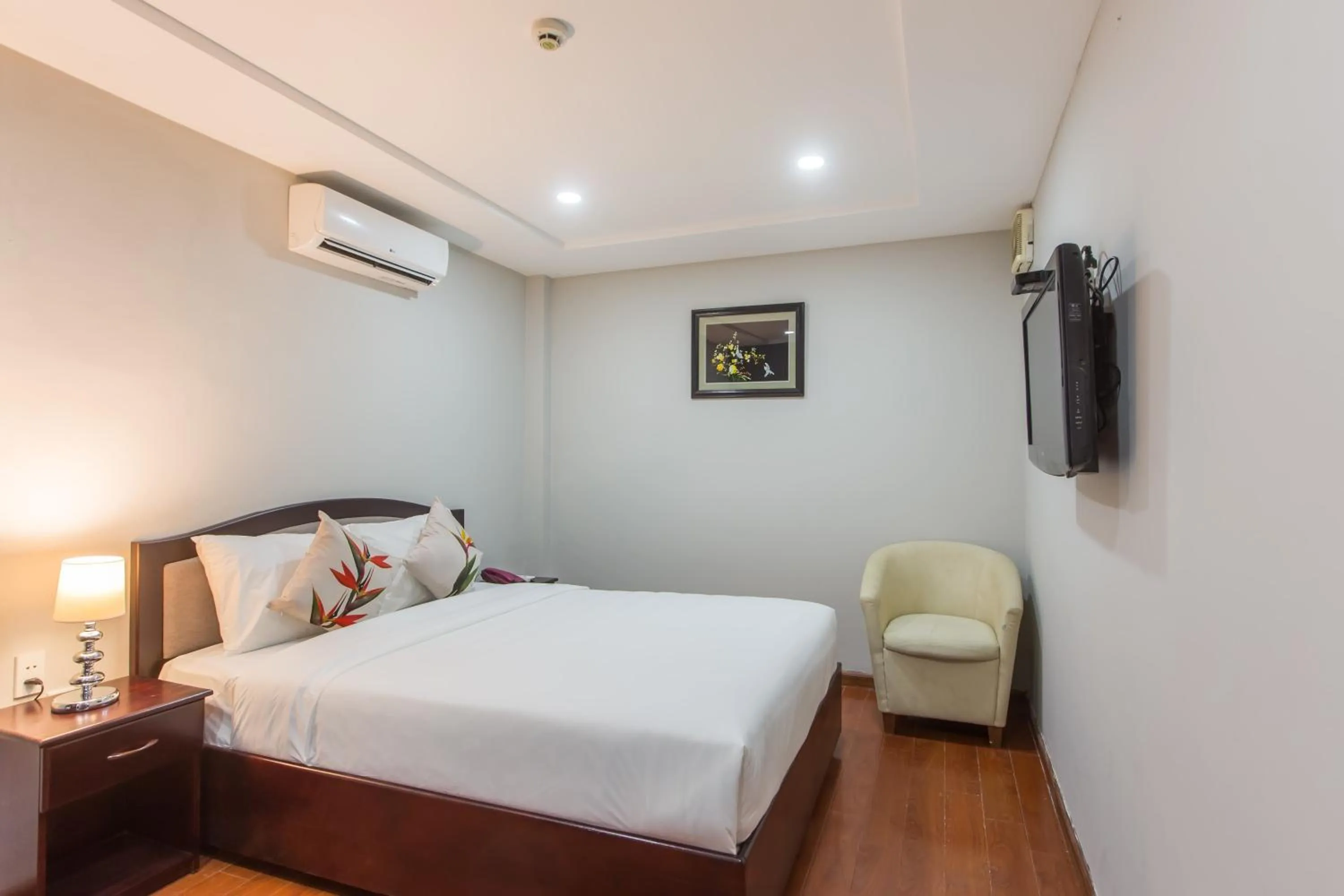 Photo of the whole room, Bed in Binh Duong Resident Hotel