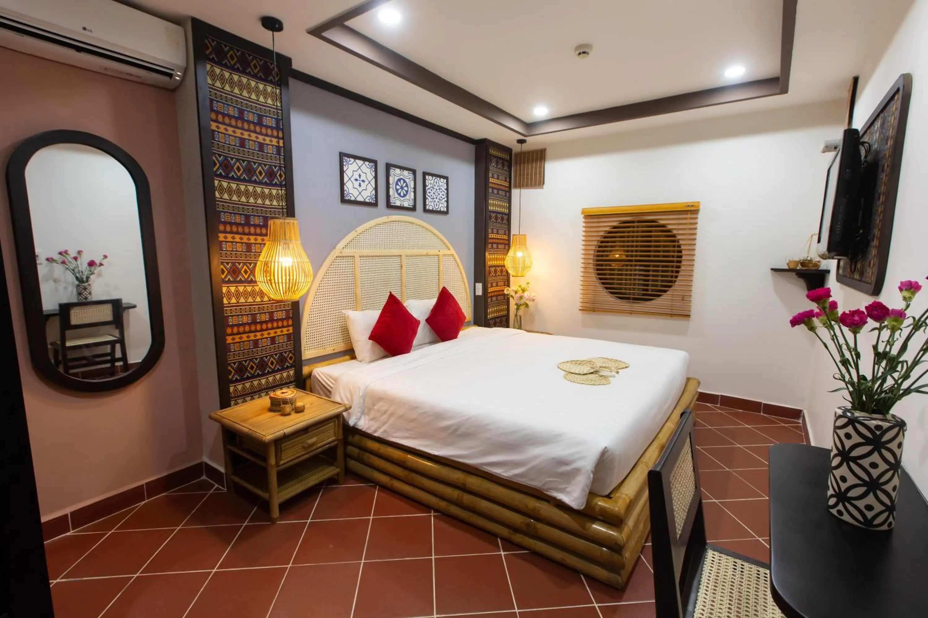 Property building, Bed in Binh Duong Resident Hotel