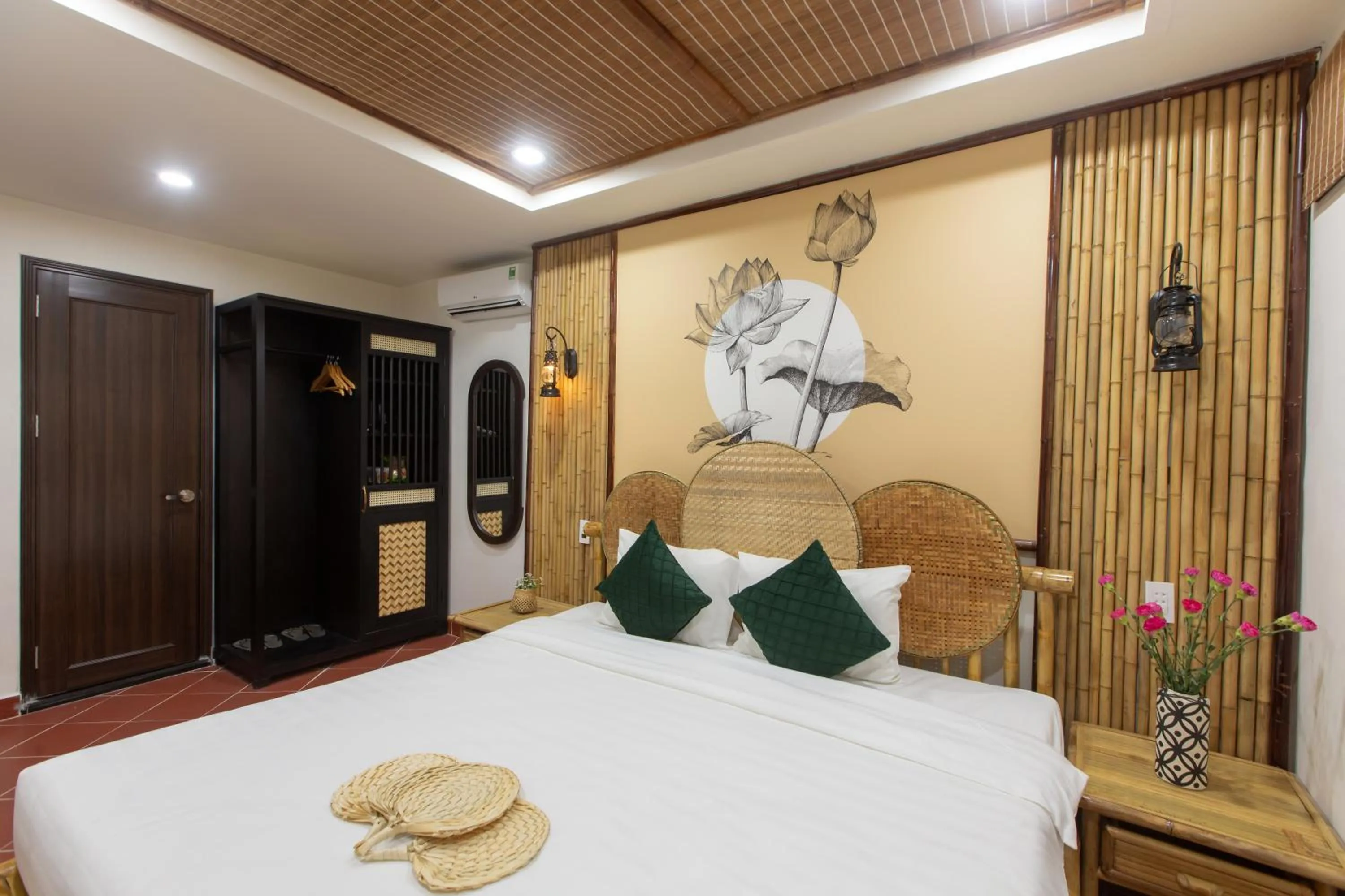 Photo of the whole room, Bed in Binh Duong Resident Hotel
