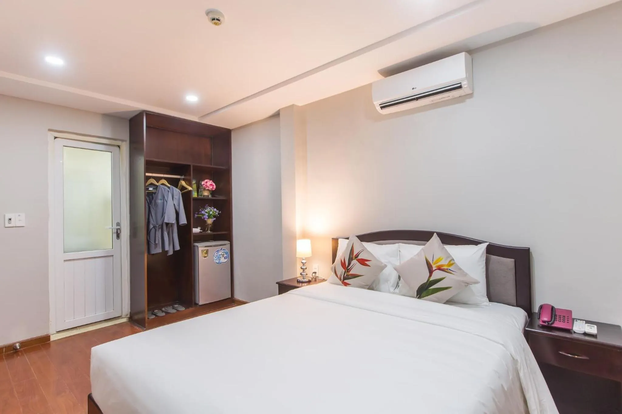 Bedroom, Bed in Binh Duong Resident Hotel
