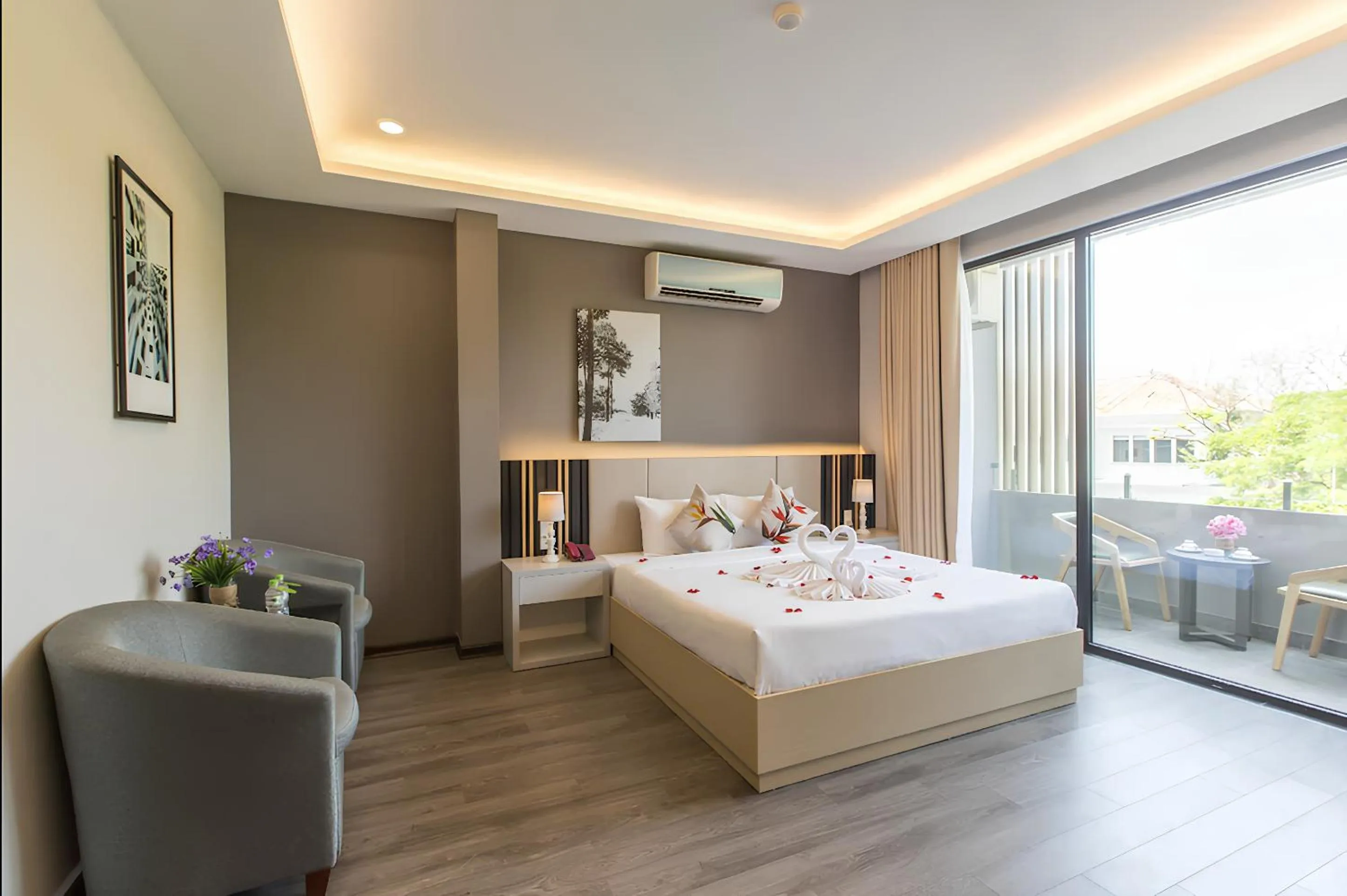 Bed in Binh Duong Resident Hotel