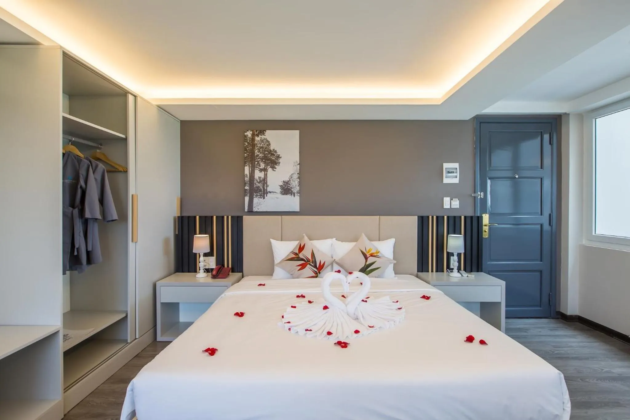 Bedroom, Bed in Binh Duong Resident Hotel