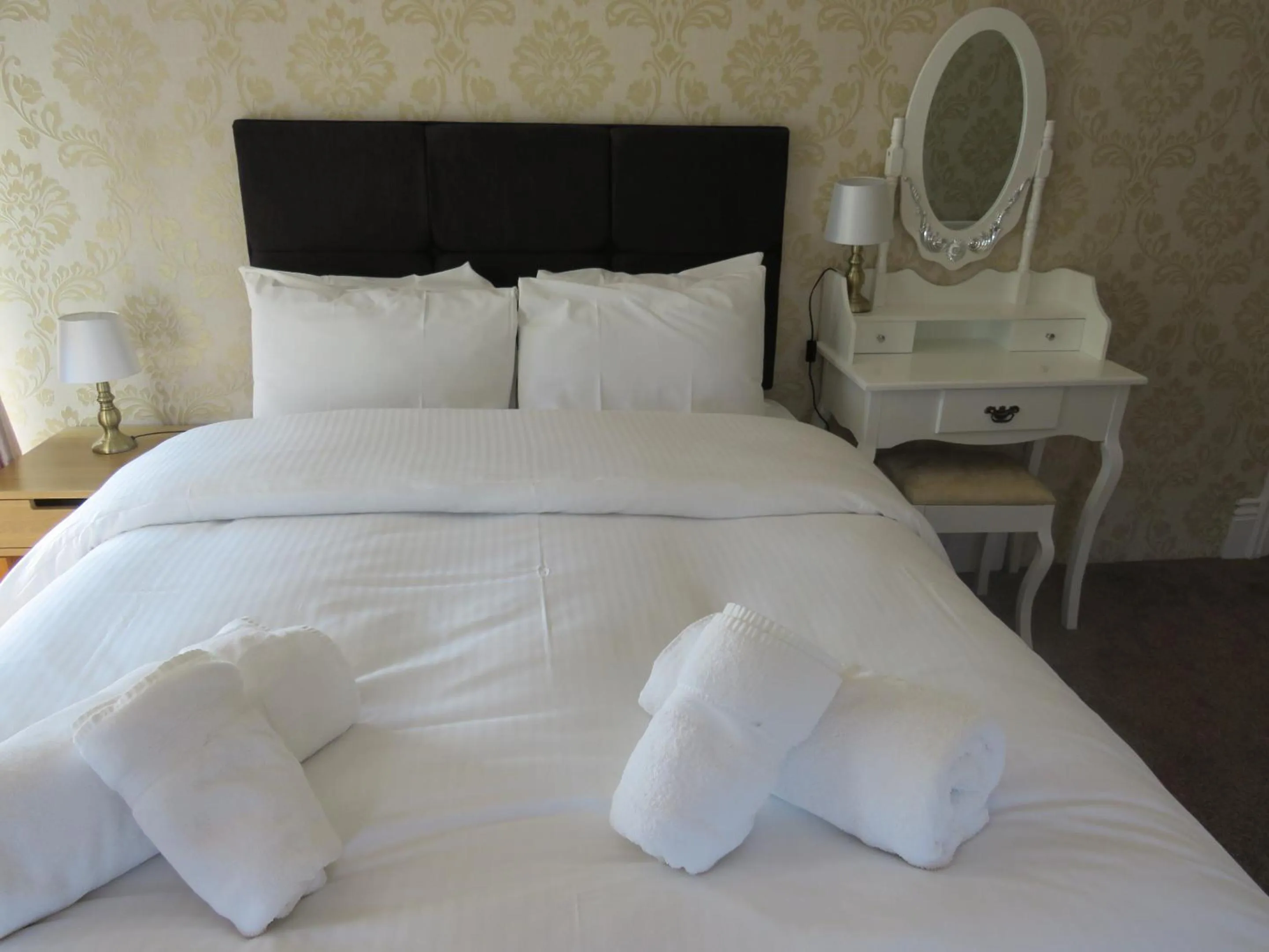 Small Double Room in The Queens Arms Hotel Acomb