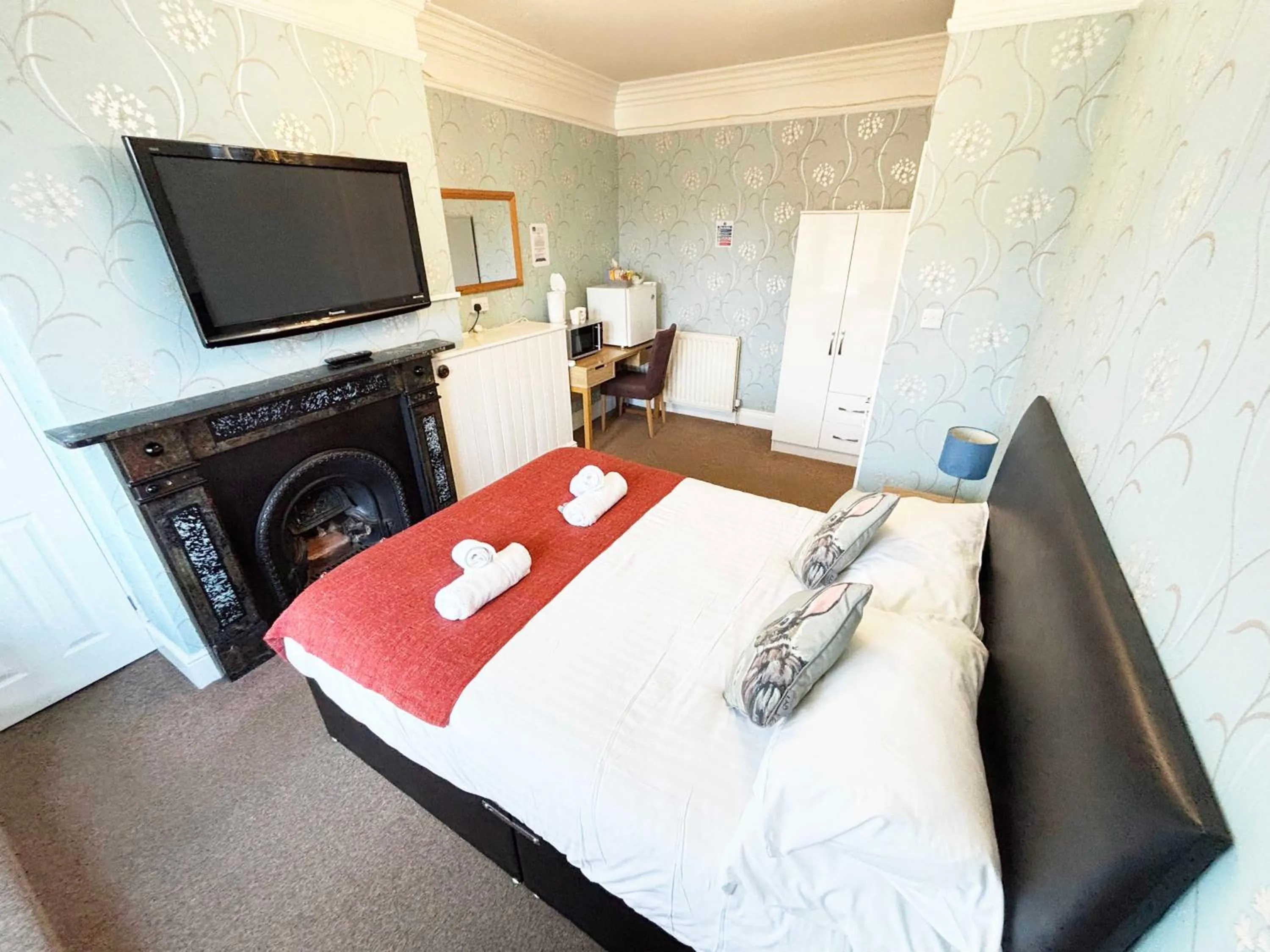 Bed in The Queens Arms Hotel Acomb