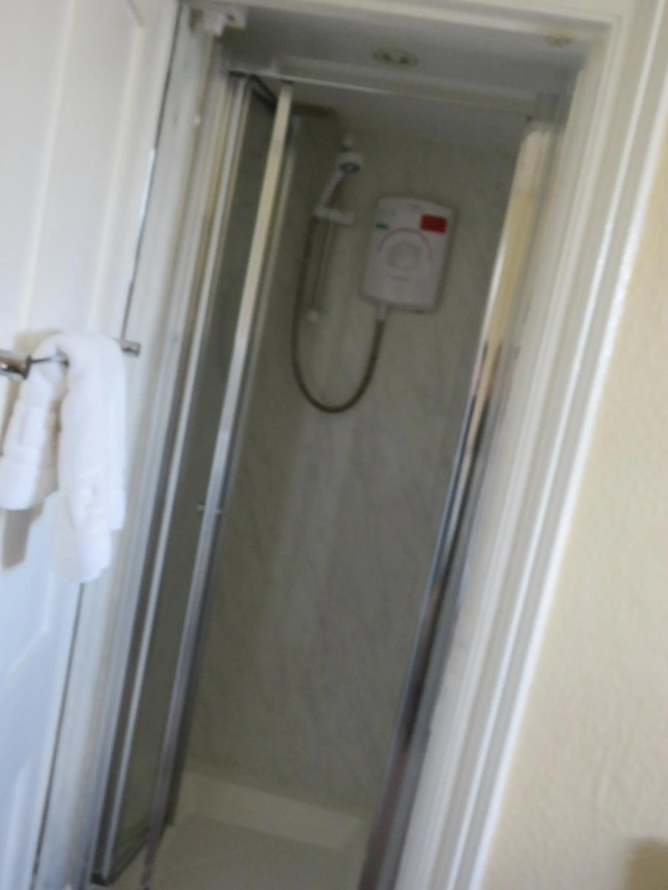 Bathroom in The Queens Arms Hotel Acomb