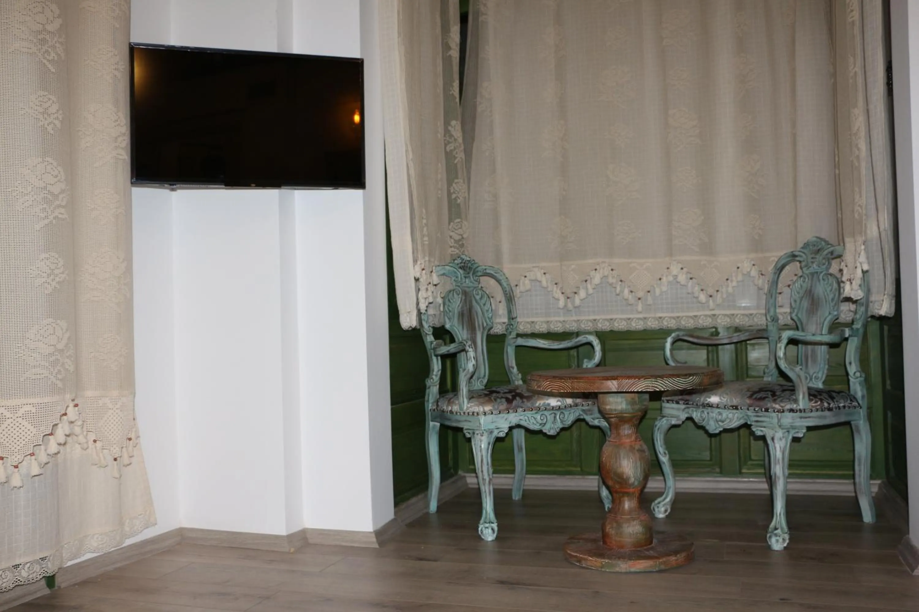TV and multimedia in Celsus Boutique Hotel