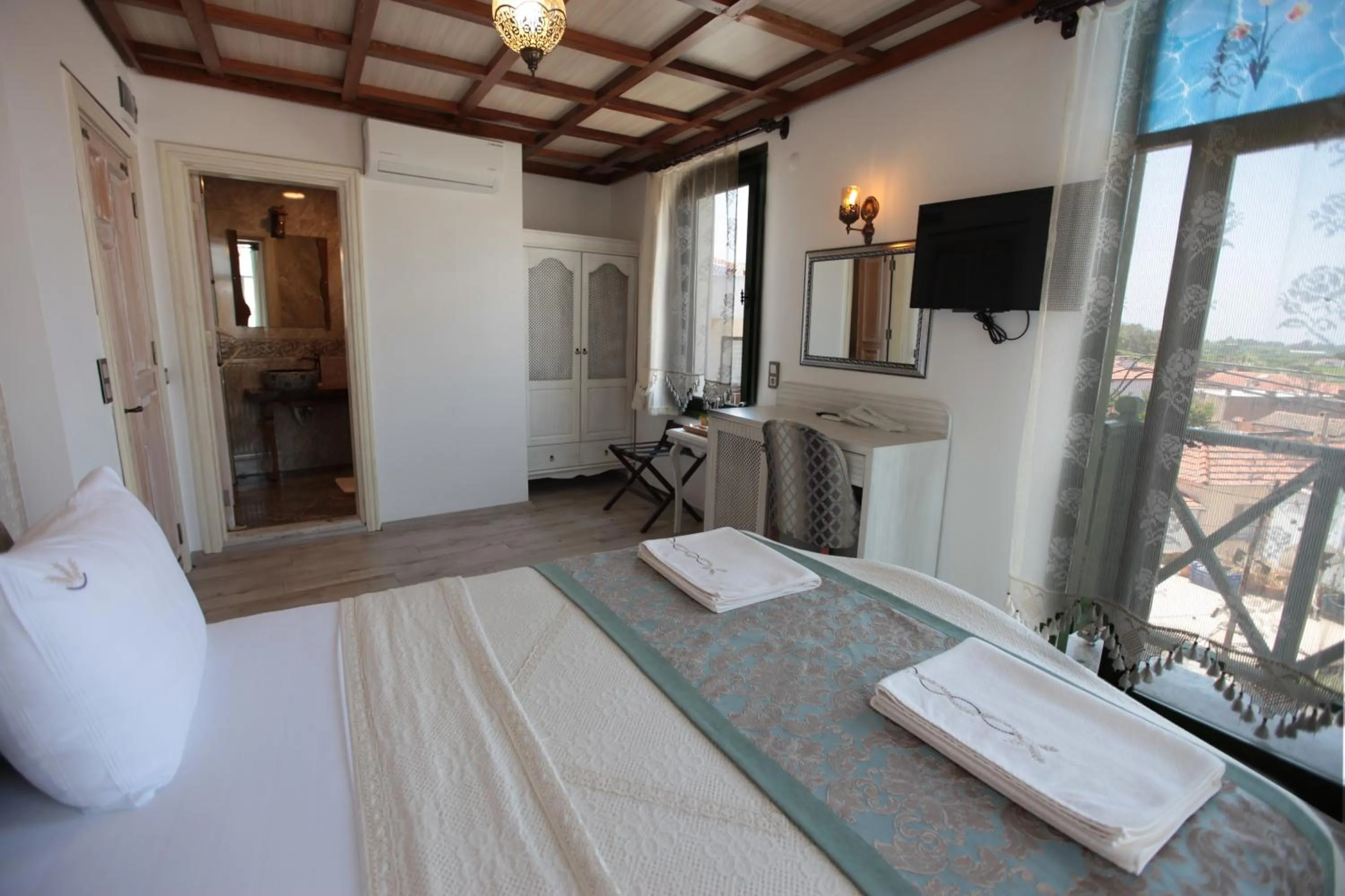 Photo of the whole room, Bed in Celsus Boutique Hotel