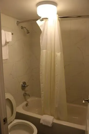 Bathroom in Kings Inn Civic Center/UAB