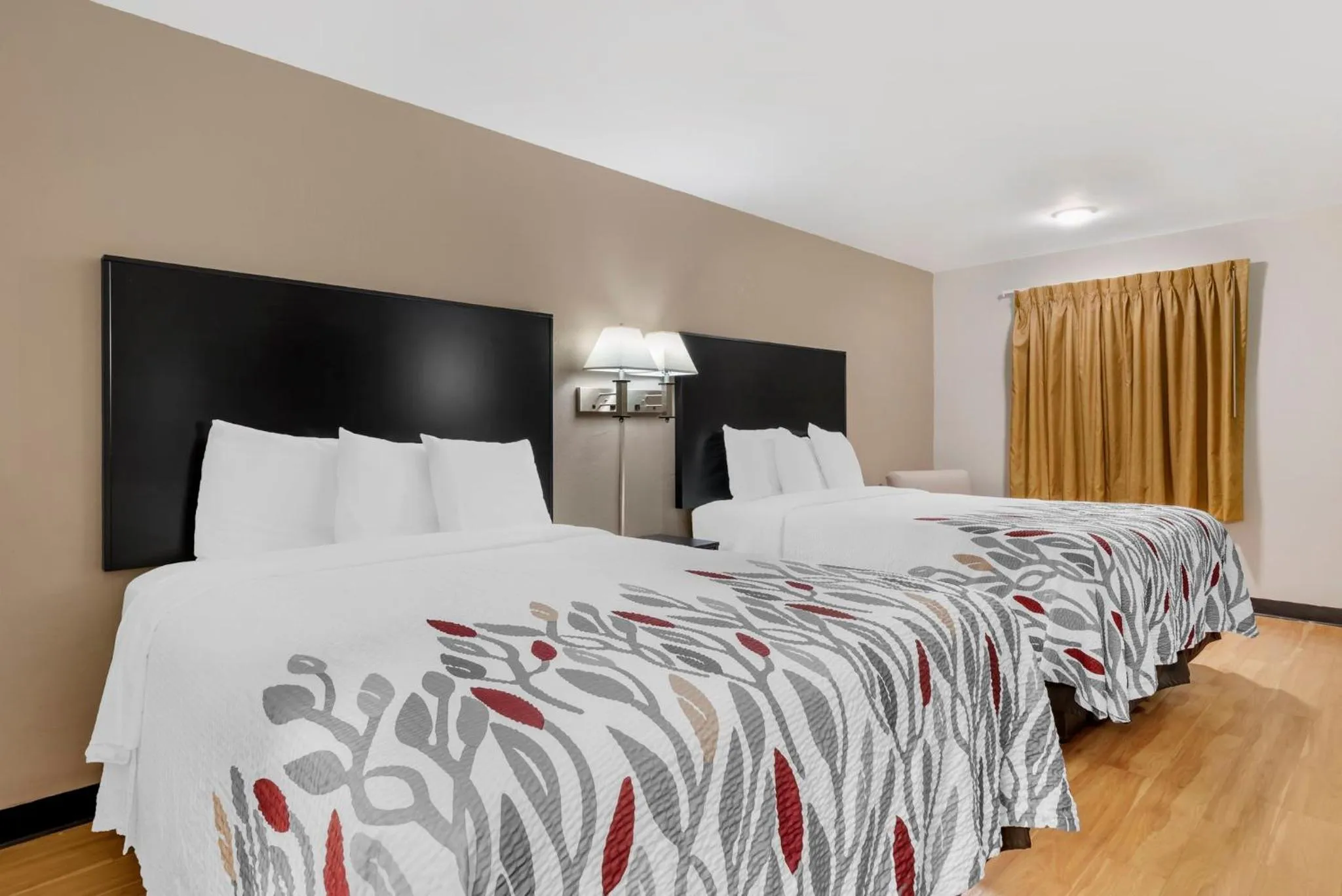 Bedroom, Bed in Red Roof Inn Atlanta - Kennesaw State University