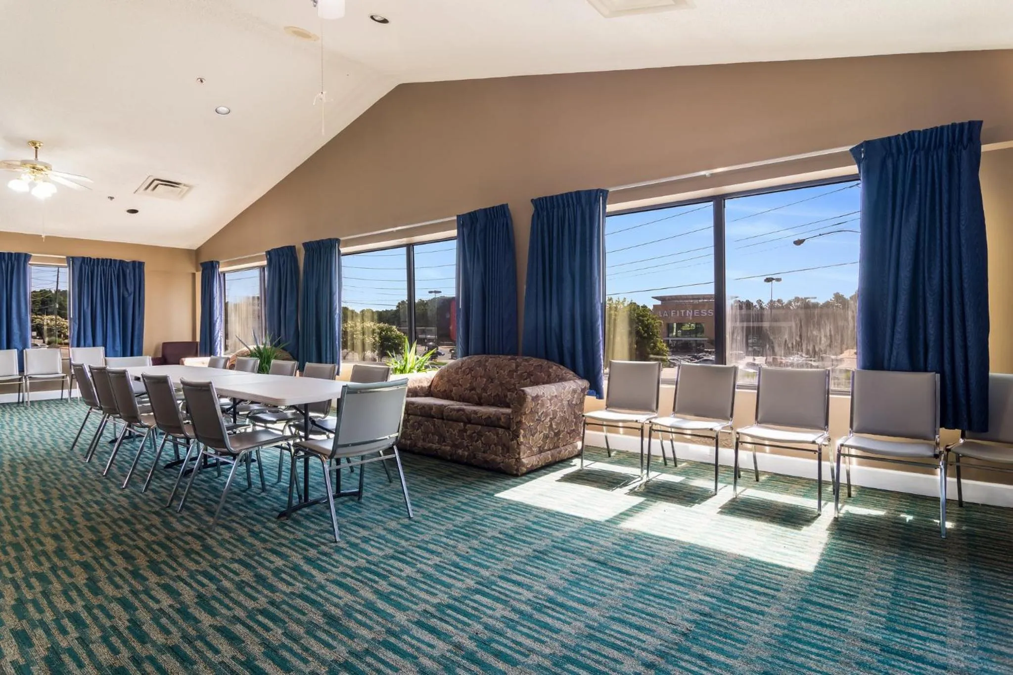 Meeting/conference room in Red Roof Inn Atlanta - Kennesaw State University