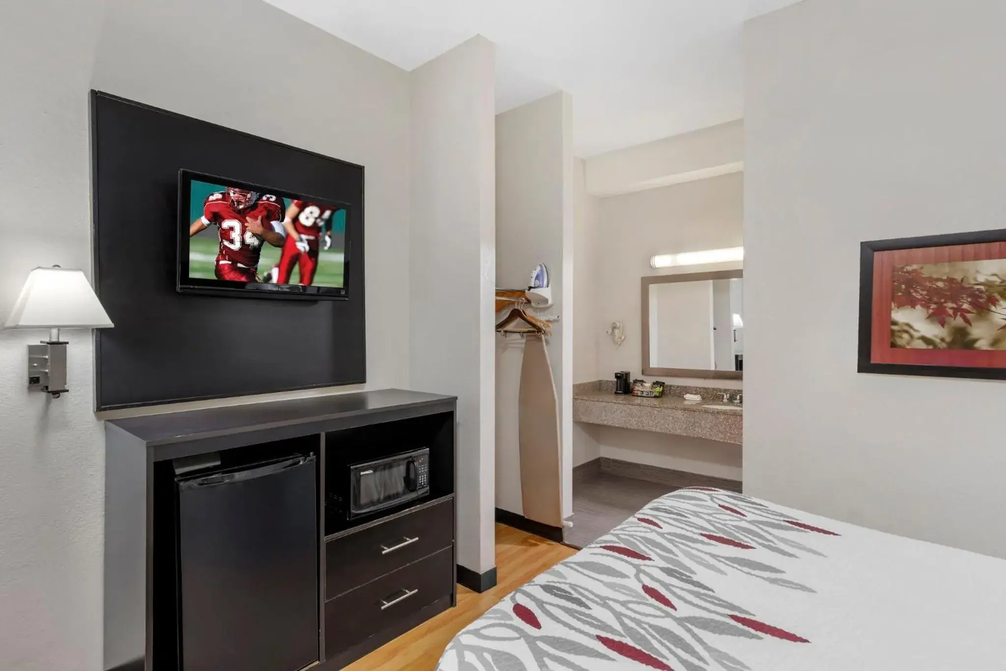 Deluxe Queen Room with One Queen Bed - Disability Access/Smoking in Red Roof Inn Atlanta - Kennesaw State University Deluxe Queen Room with One Queen Bed - Disability Access/Smoking in Red Roof Inn Atlanta - Kennesaw State University