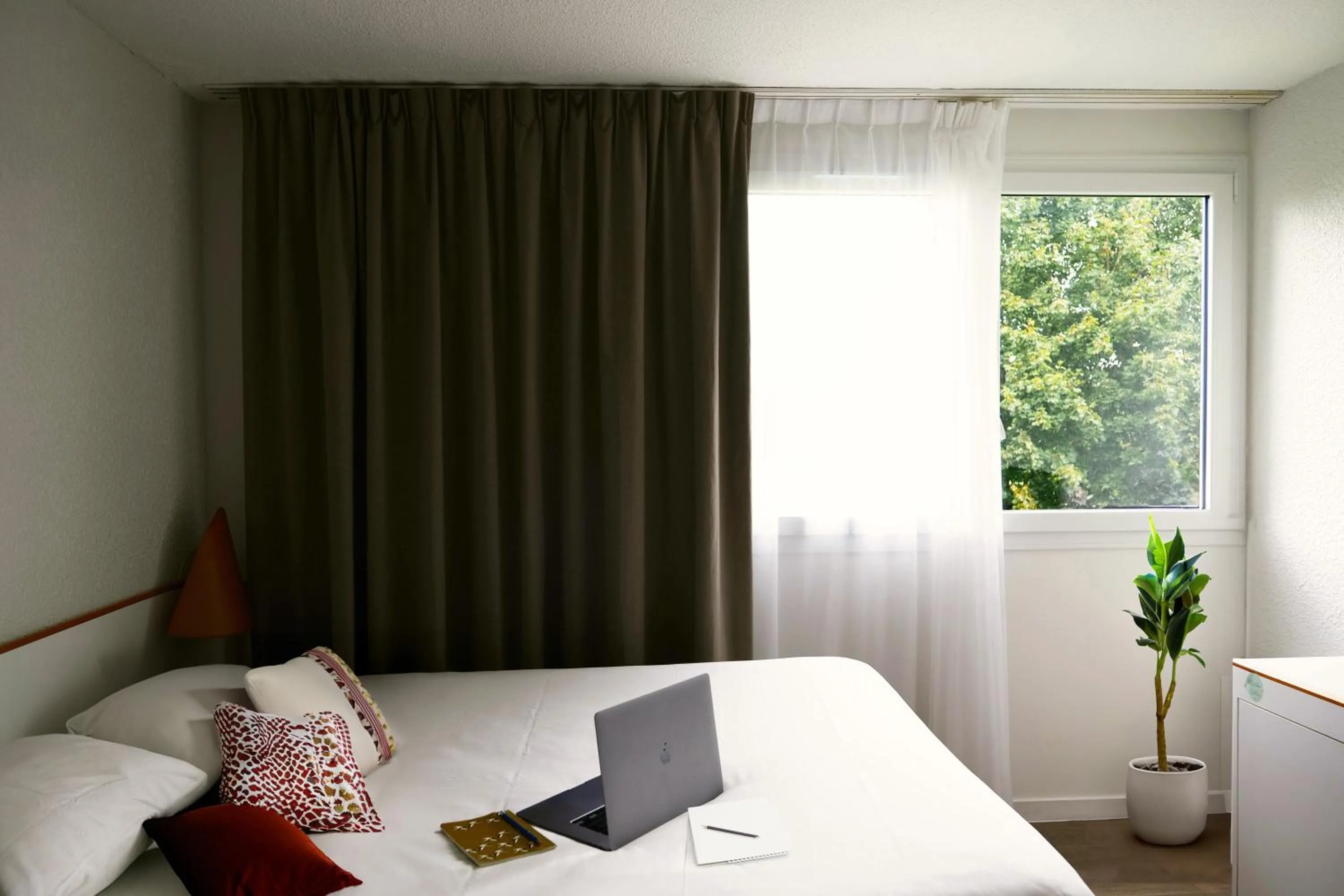 Bedroom, Bed in Lorient Résidence