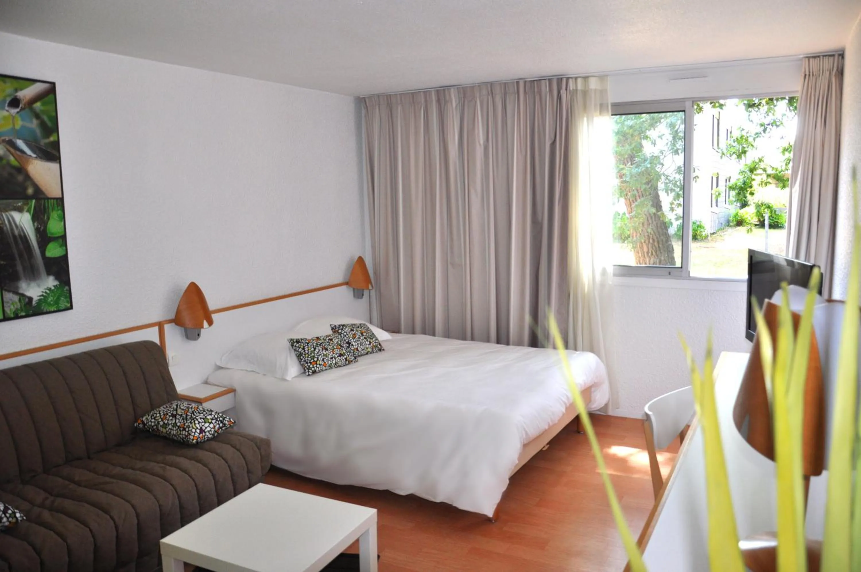 Photo of the whole room, Bed in Lorient Résidence