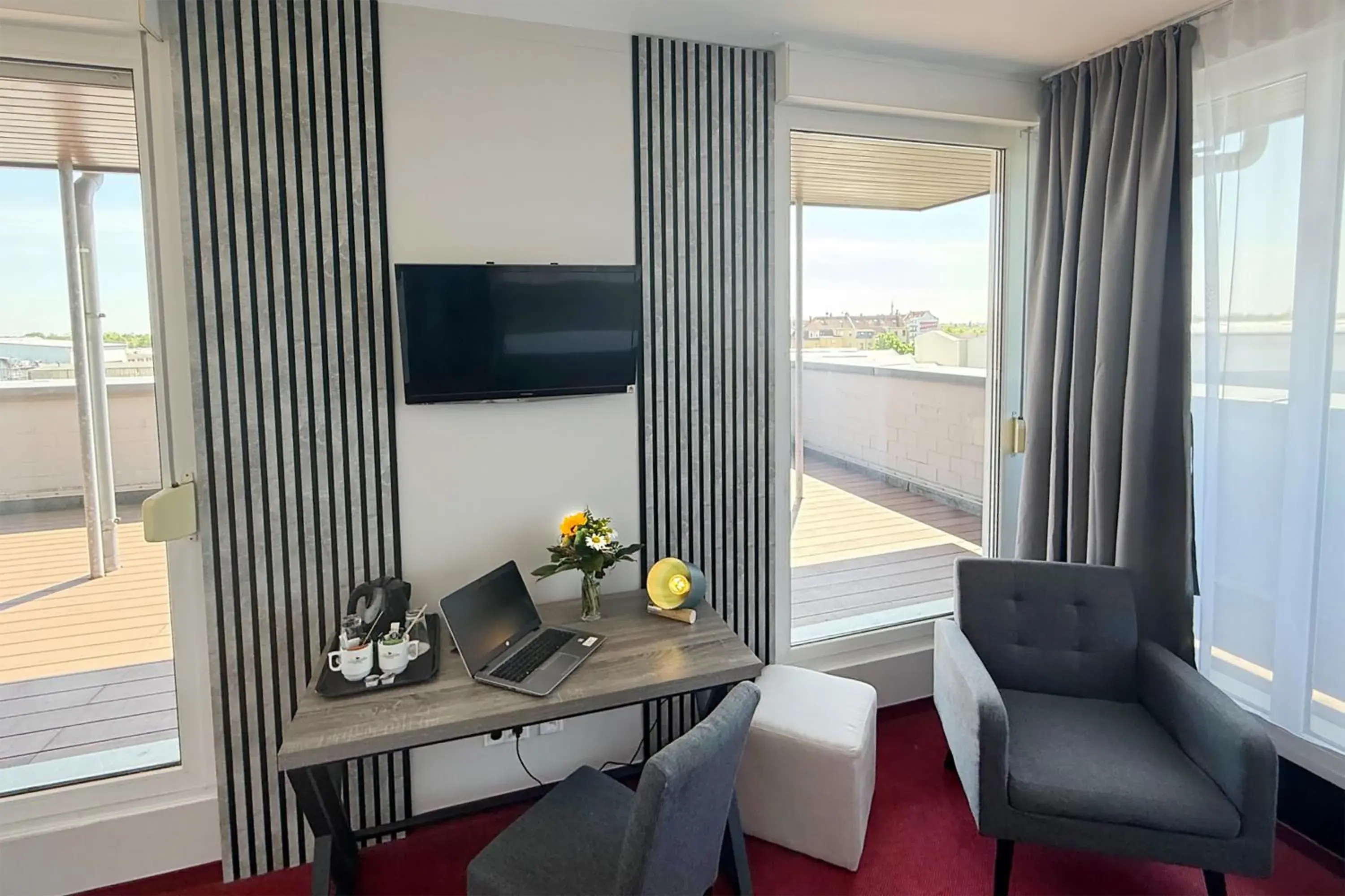 Double Room with One Queen Bed in Hotel Aviva Double Room with One Queen Bed in Hotel Aviva