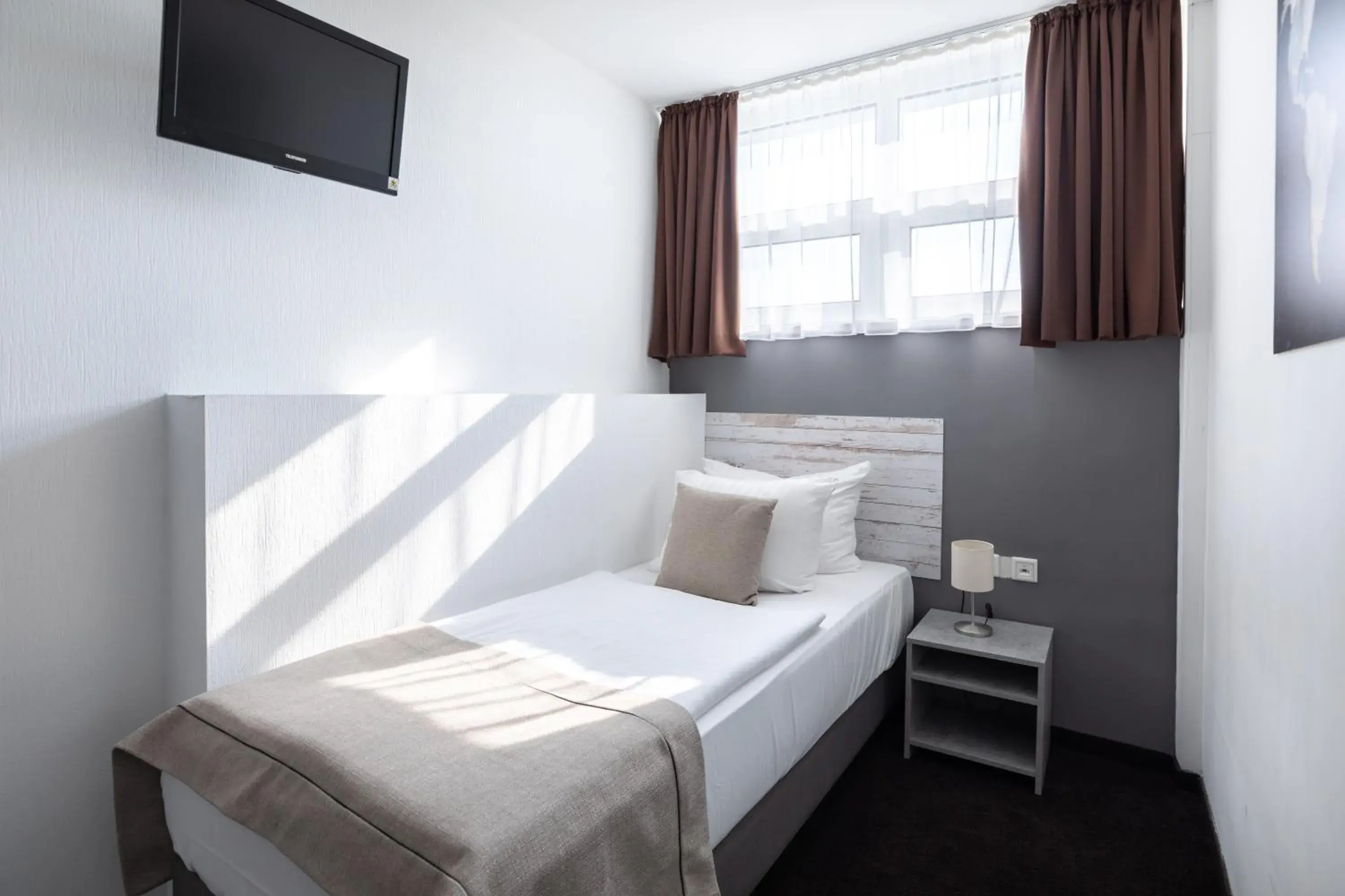 Economy Single Room in Hotel Aviva Economy Single Room in Hotel Aviva