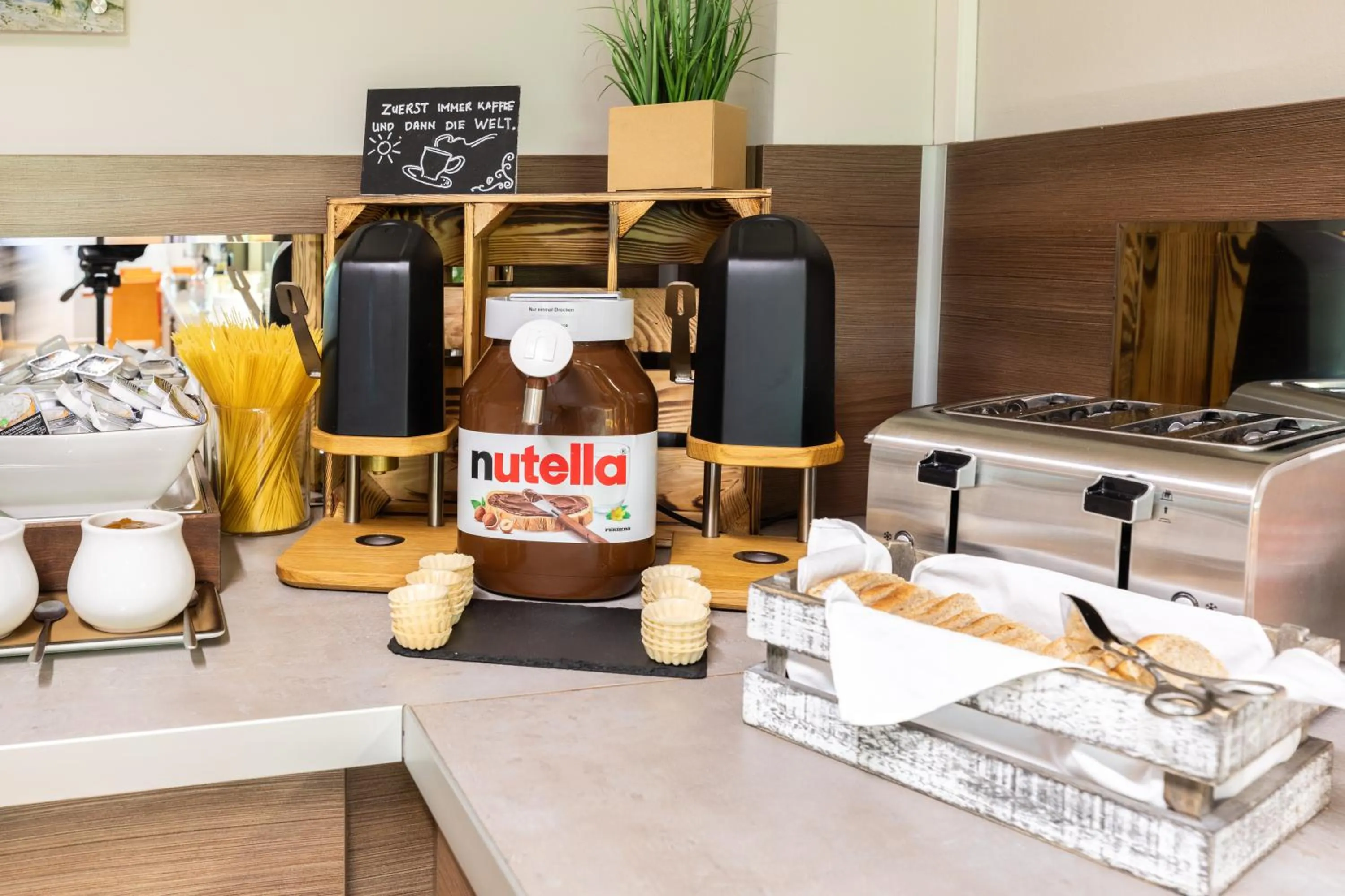 Food and drinks in Hotel Aviva