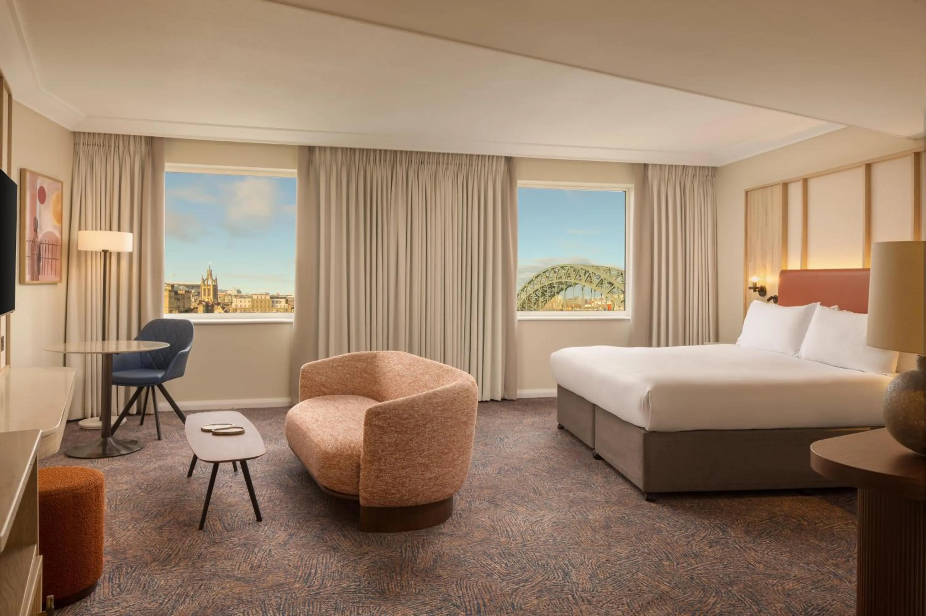 Living room, Bed in Hilton Newcastle Gateshead