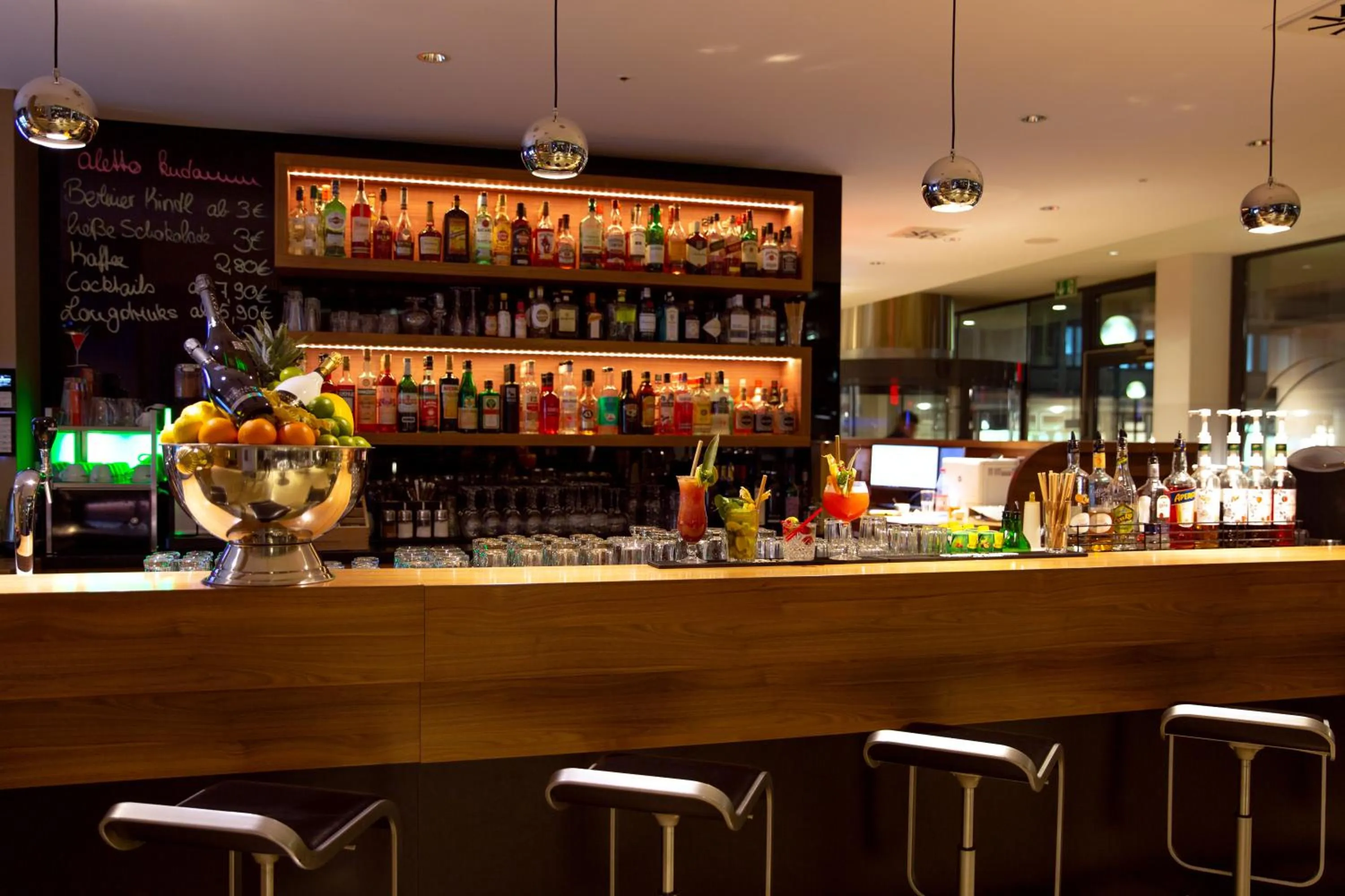 Lounge or bar in aletto Hotel Kudamm