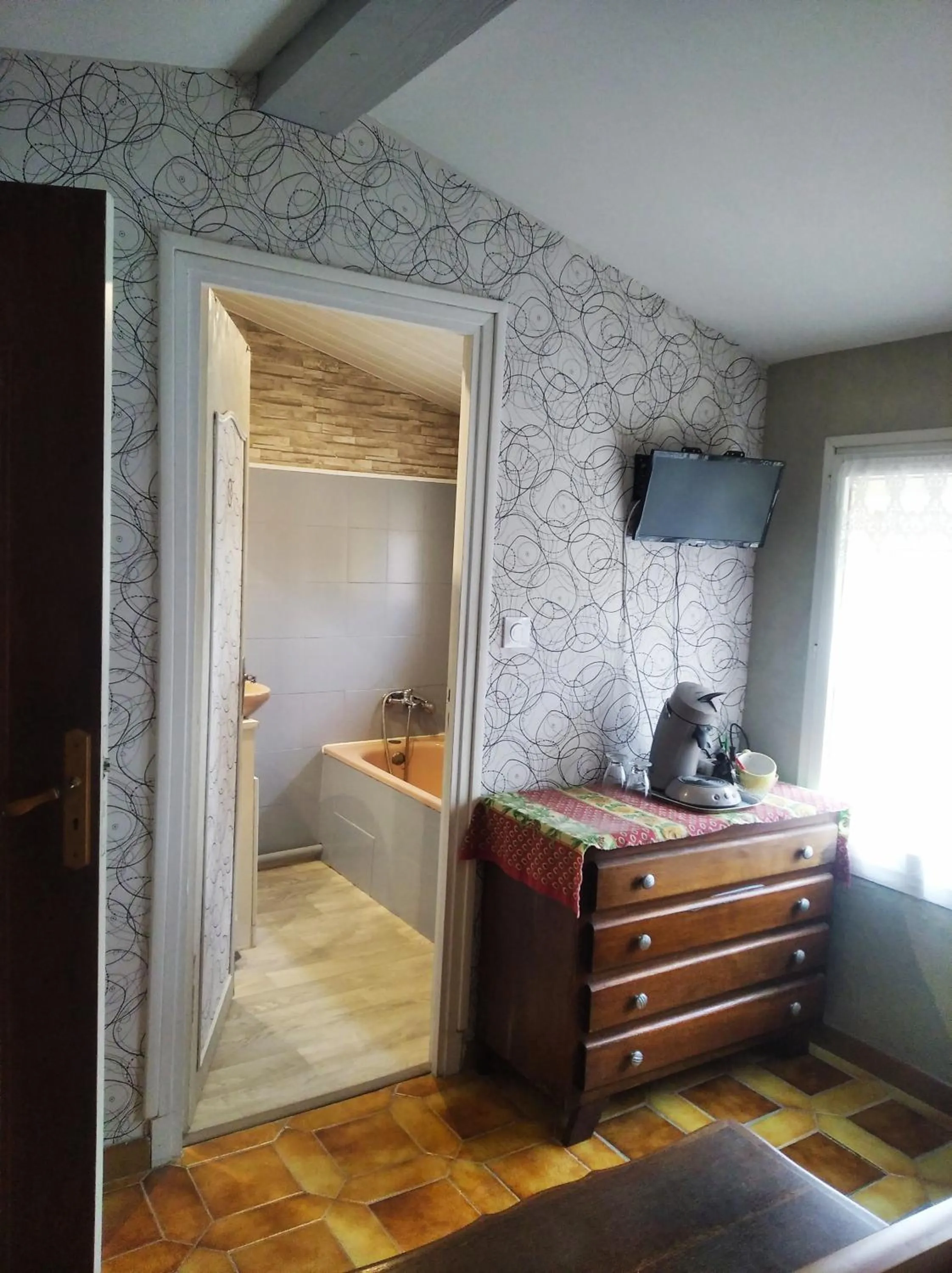 TV and multimedia, Bed in Charmante chambre d'hôte