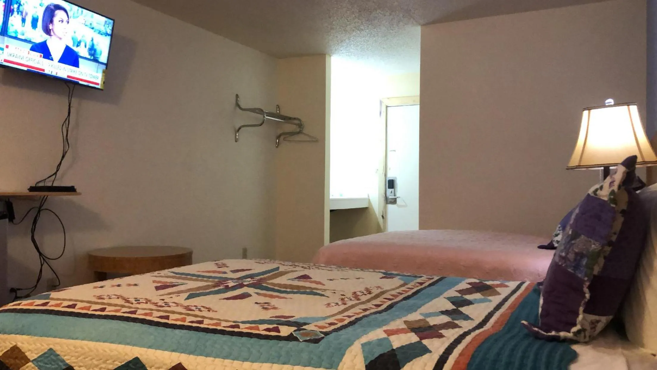 TV and multimedia, Bed in Lake Country Inn