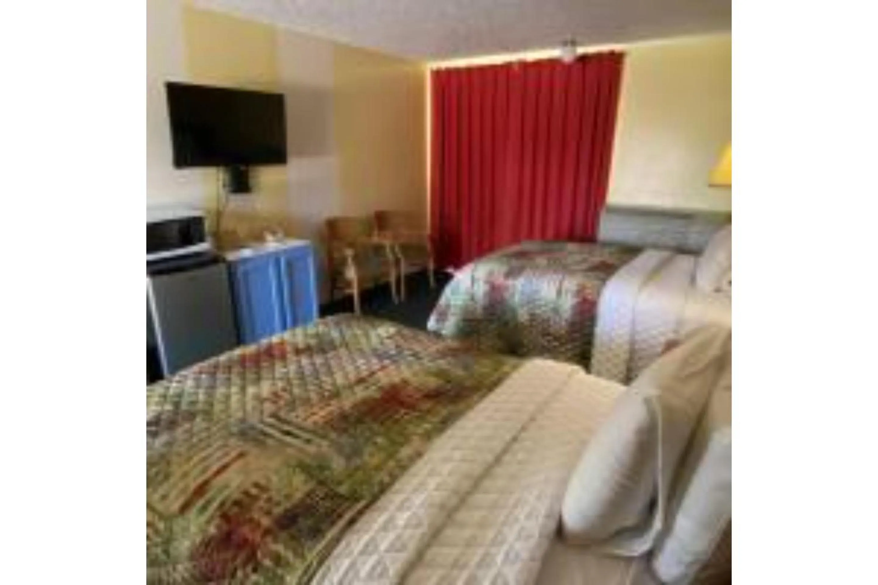 Bedroom, Bed in Lake Country Inn