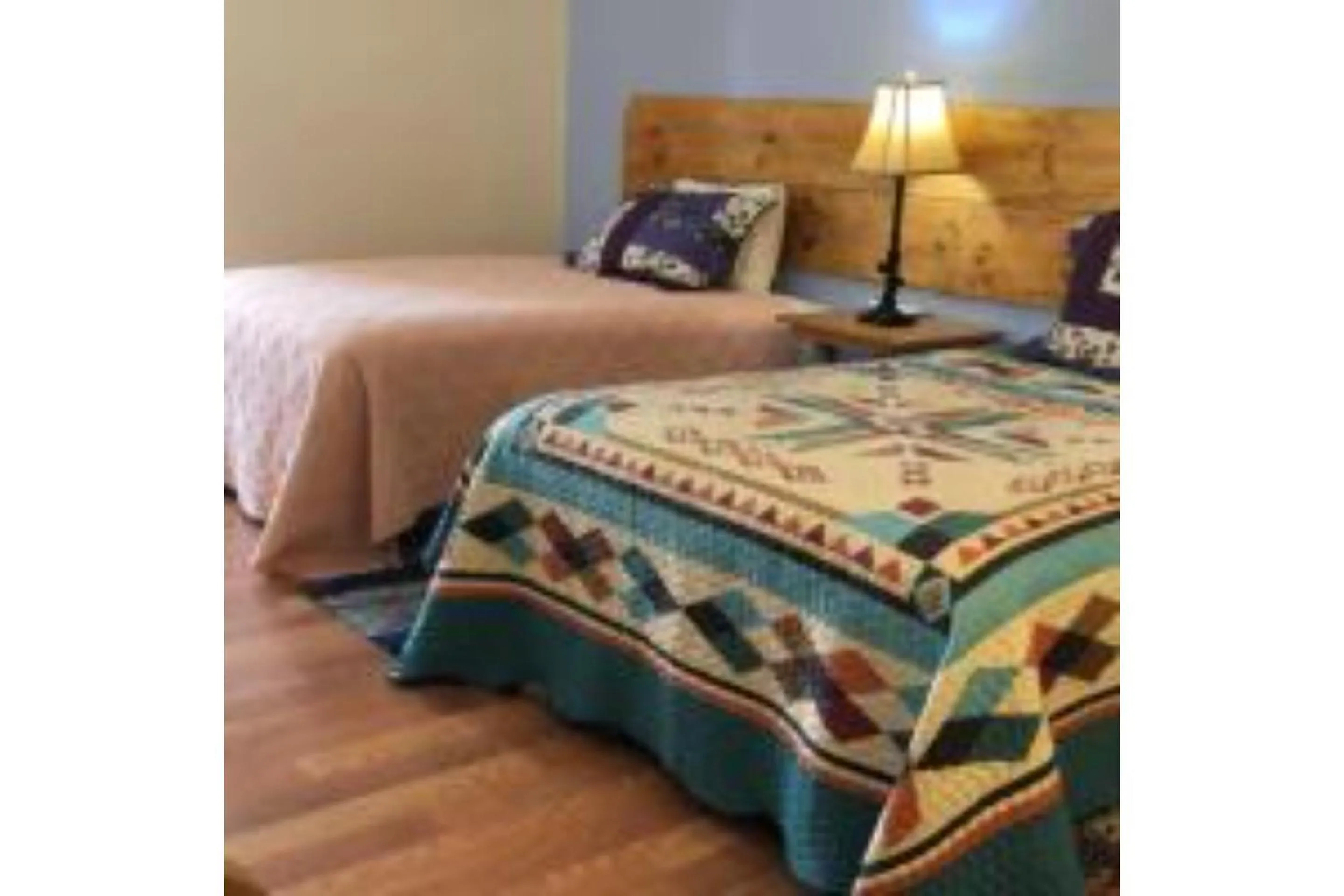 Bedroom, Bed in Lake Country Inn