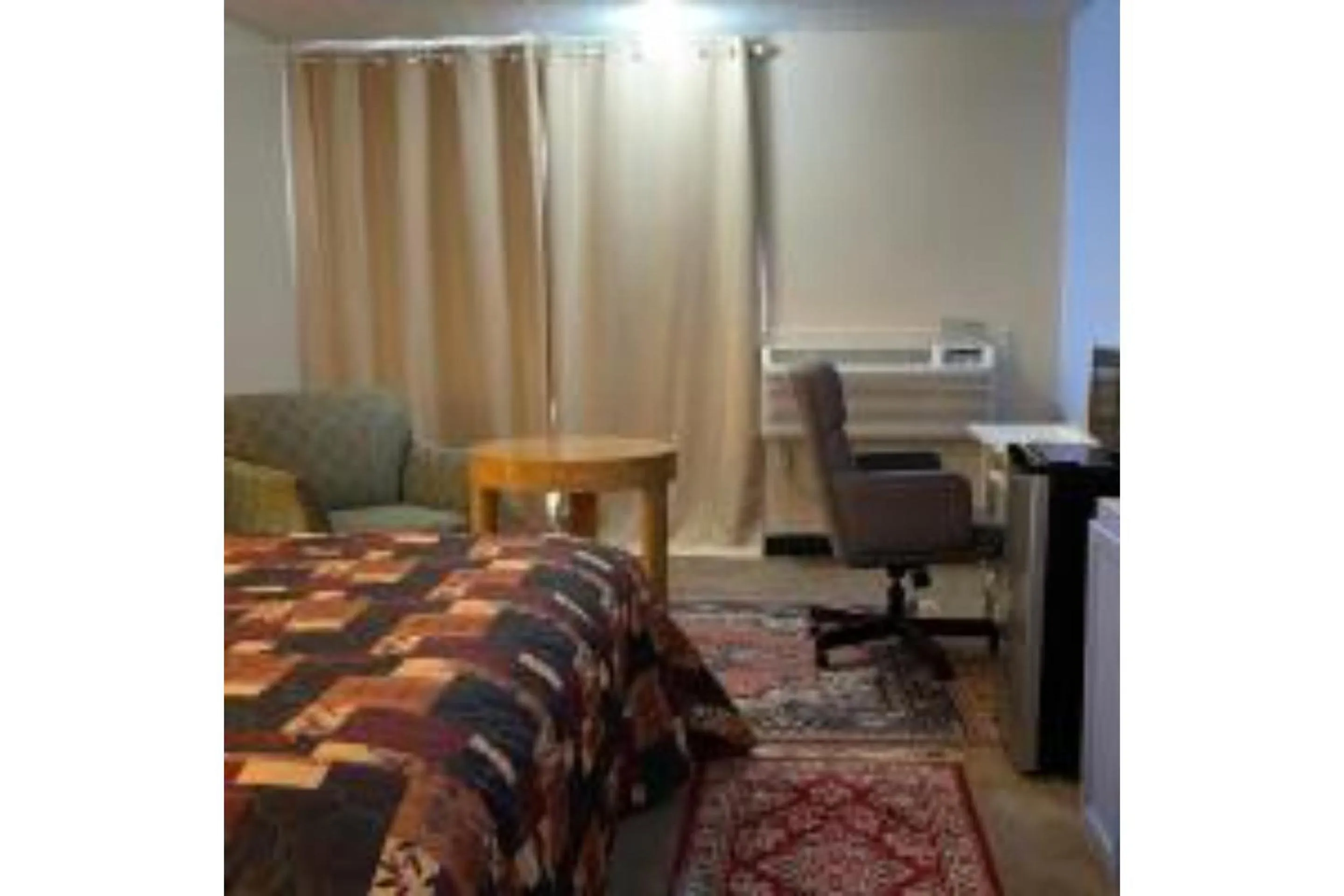 Bedroom, Bed in Lake Country Inn