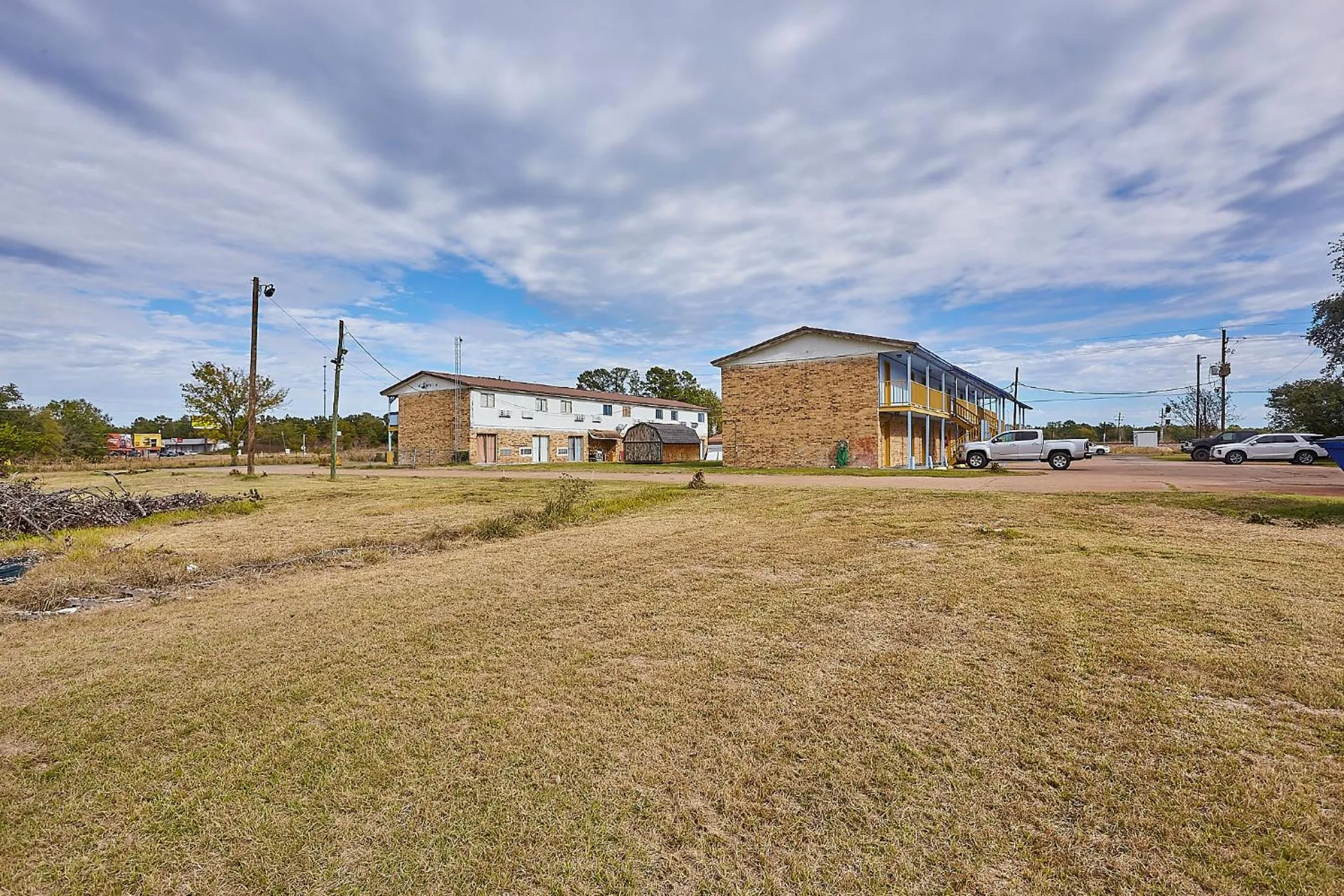 Property building in Lake Country Inn