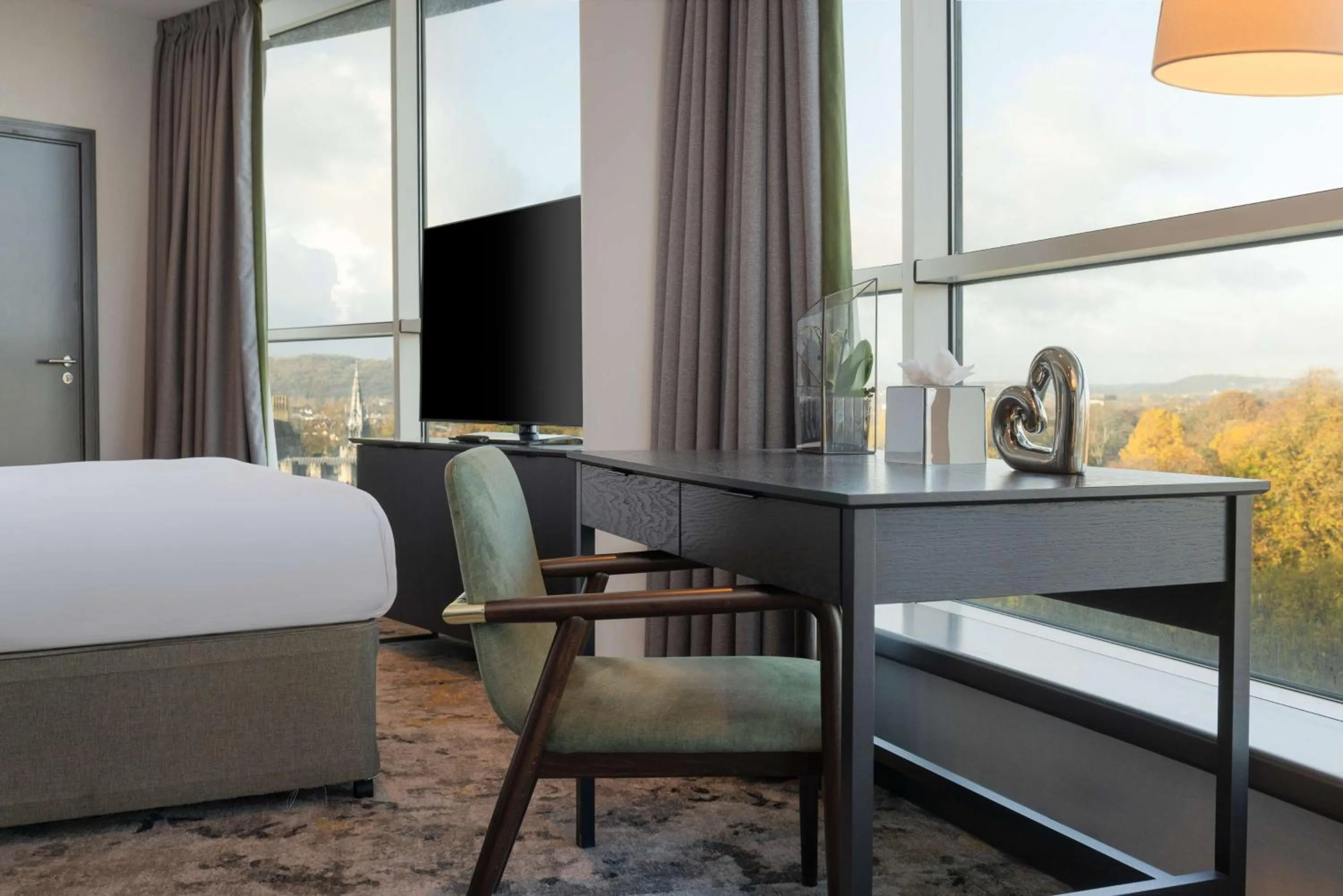 Bedroom, Bed in Hilton Cardiff