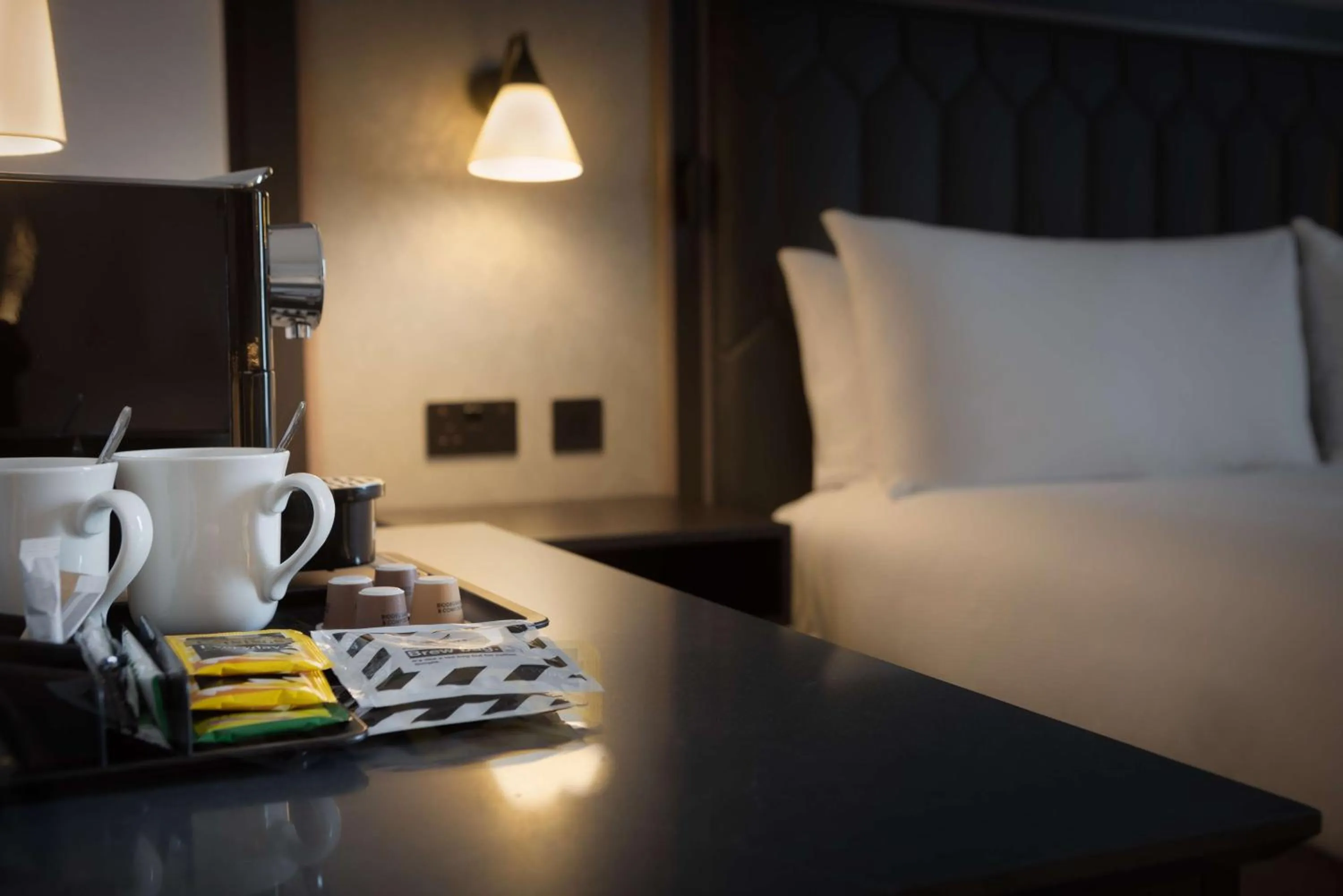 Coffee/tea facilities, Bed in Hilton Cardiff