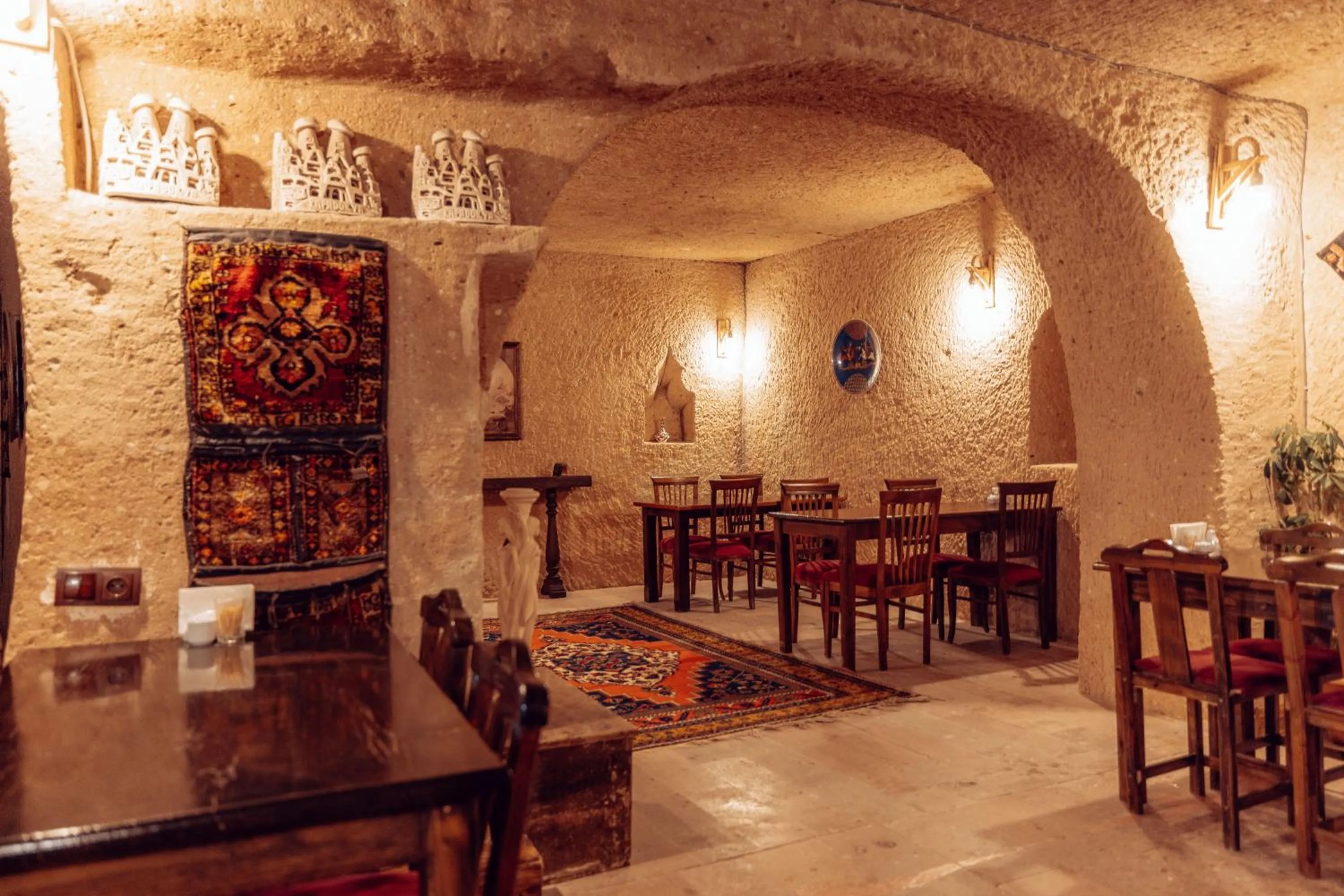 Restaurant/places to eat in Melis Cave Hotel