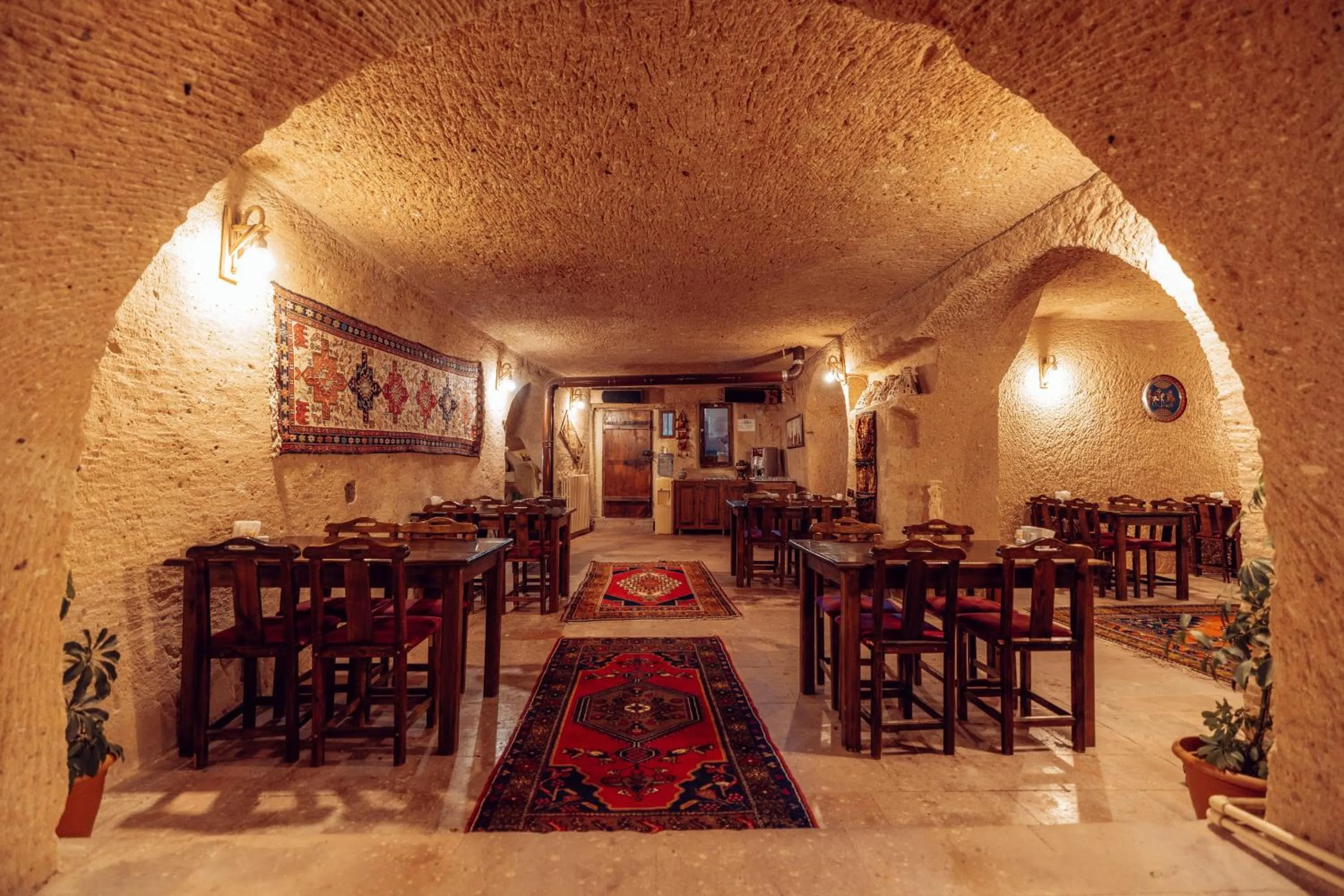 Restaurant/places to eat in Melis Cave Hotel