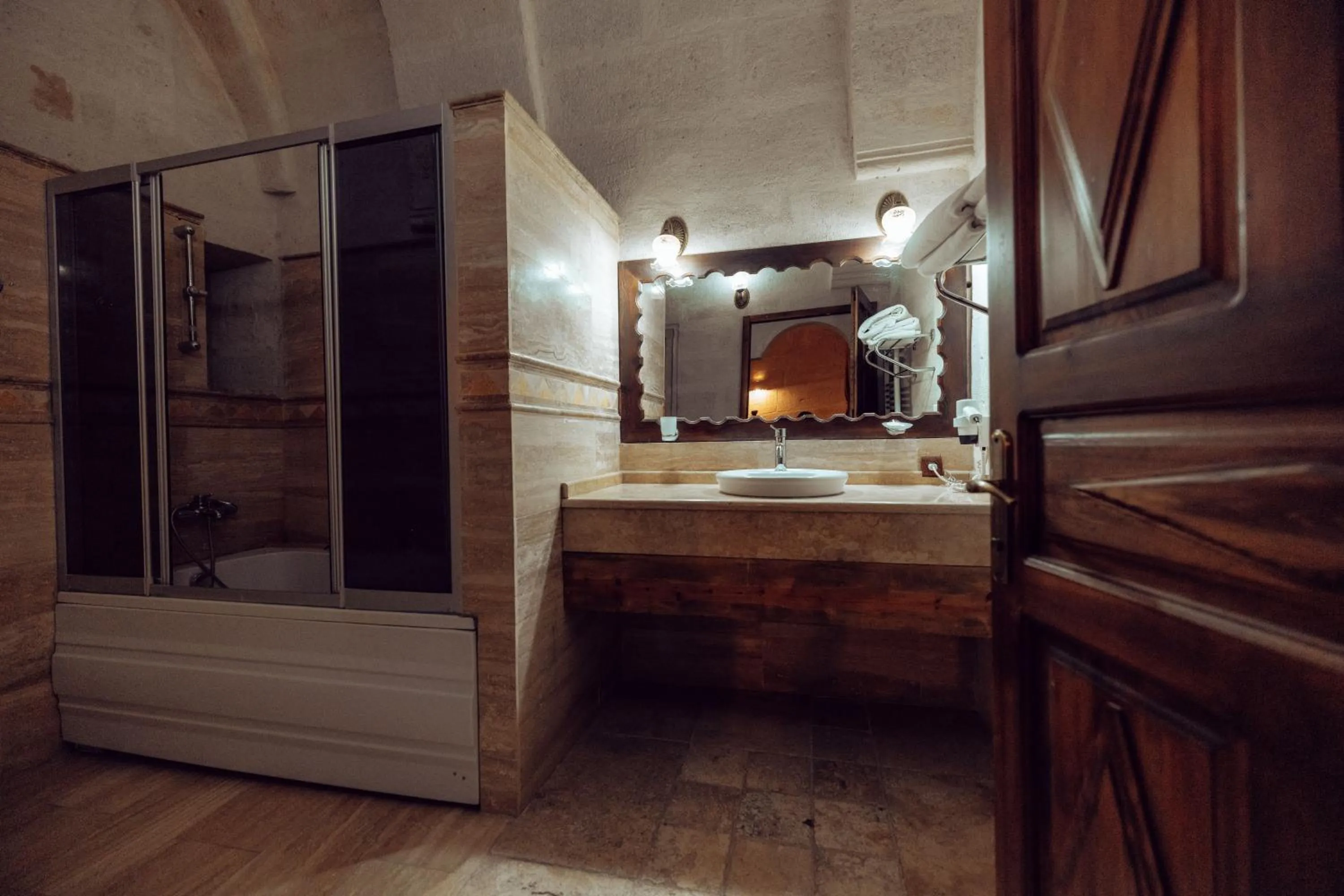 Shower in Melis Cave Hotel