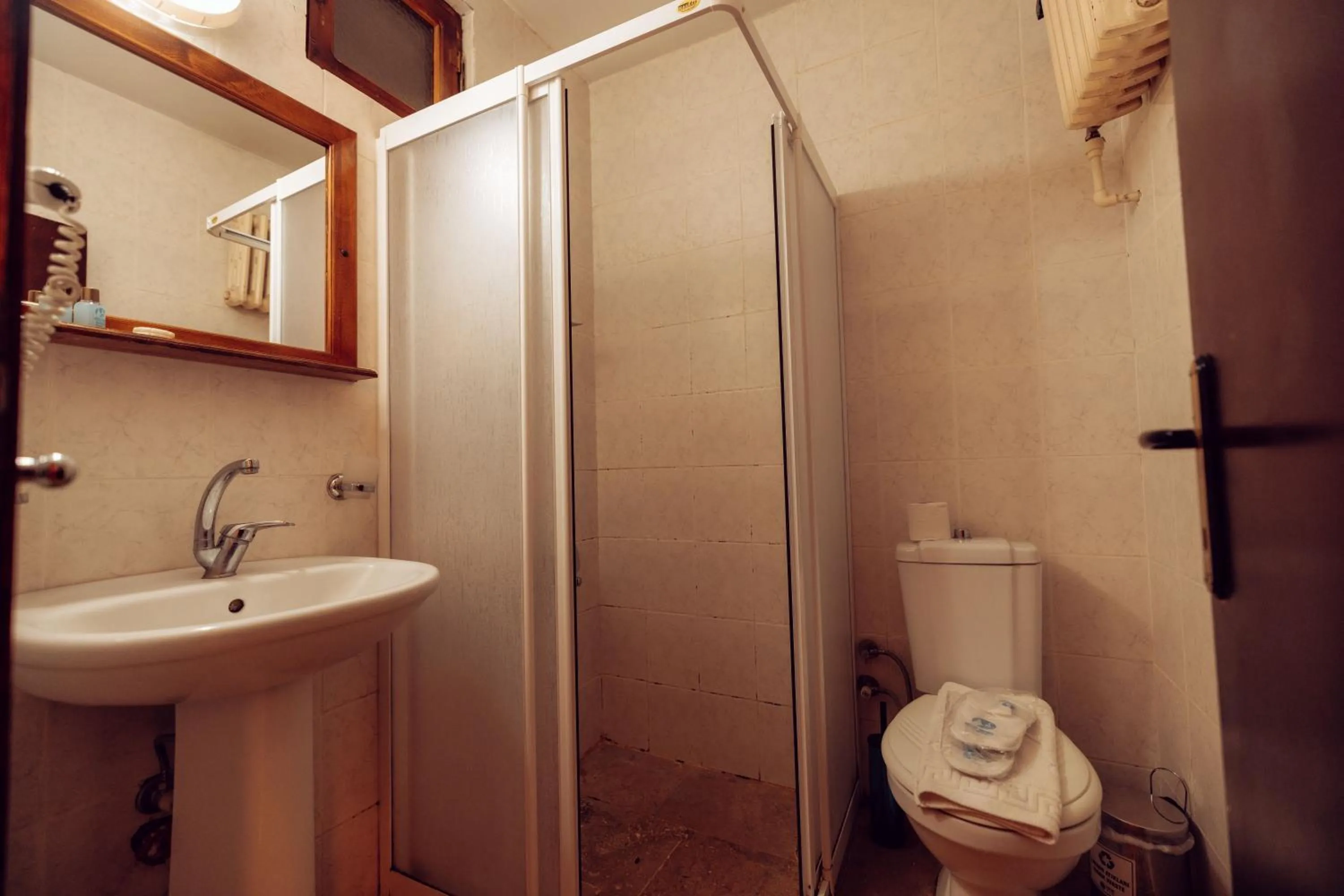 Shower in Melis Cave Hotel